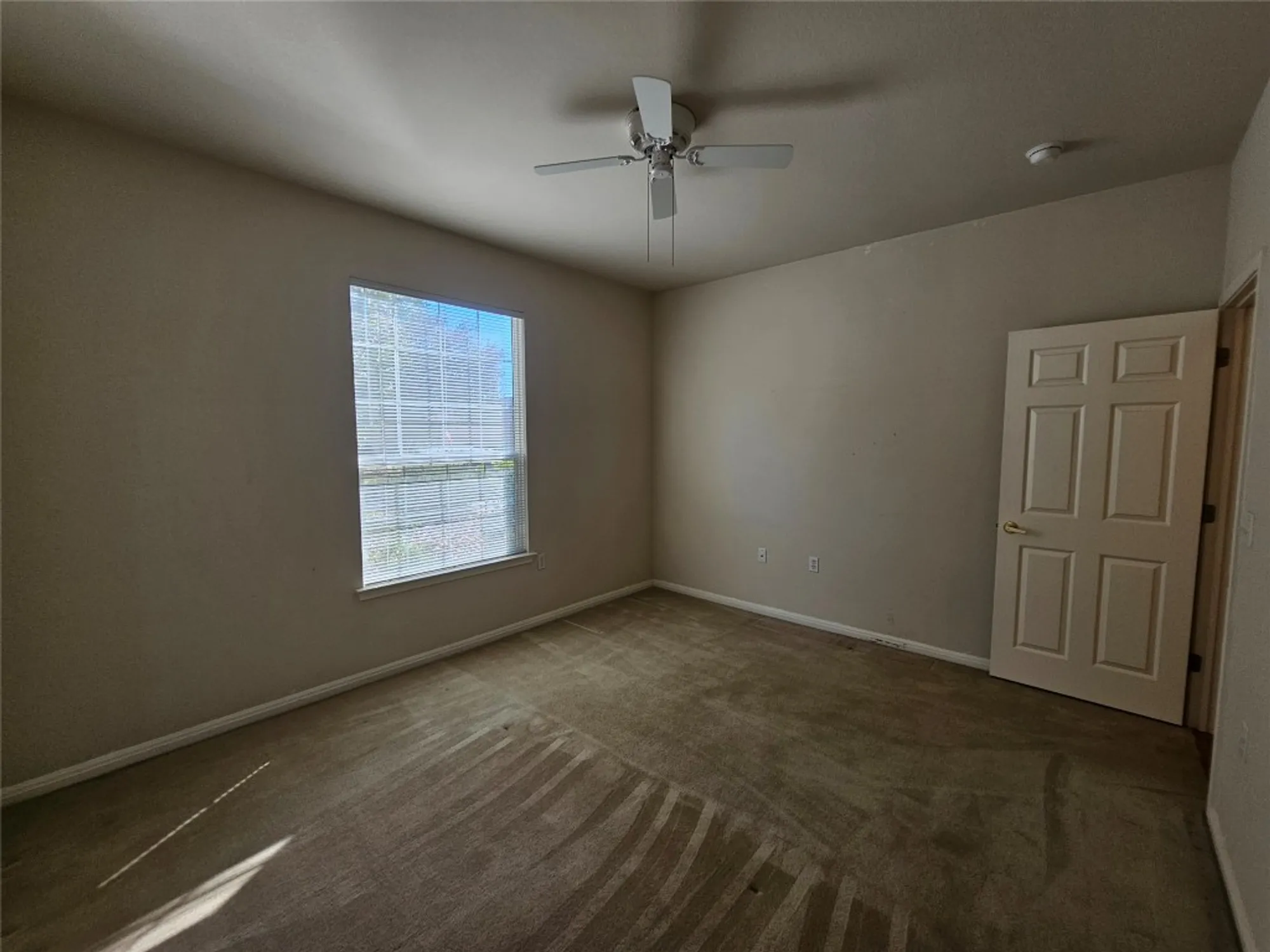 Property Slideshow image 16 of 35 | 211 red poppy trl, Georgetown, TX, 78633