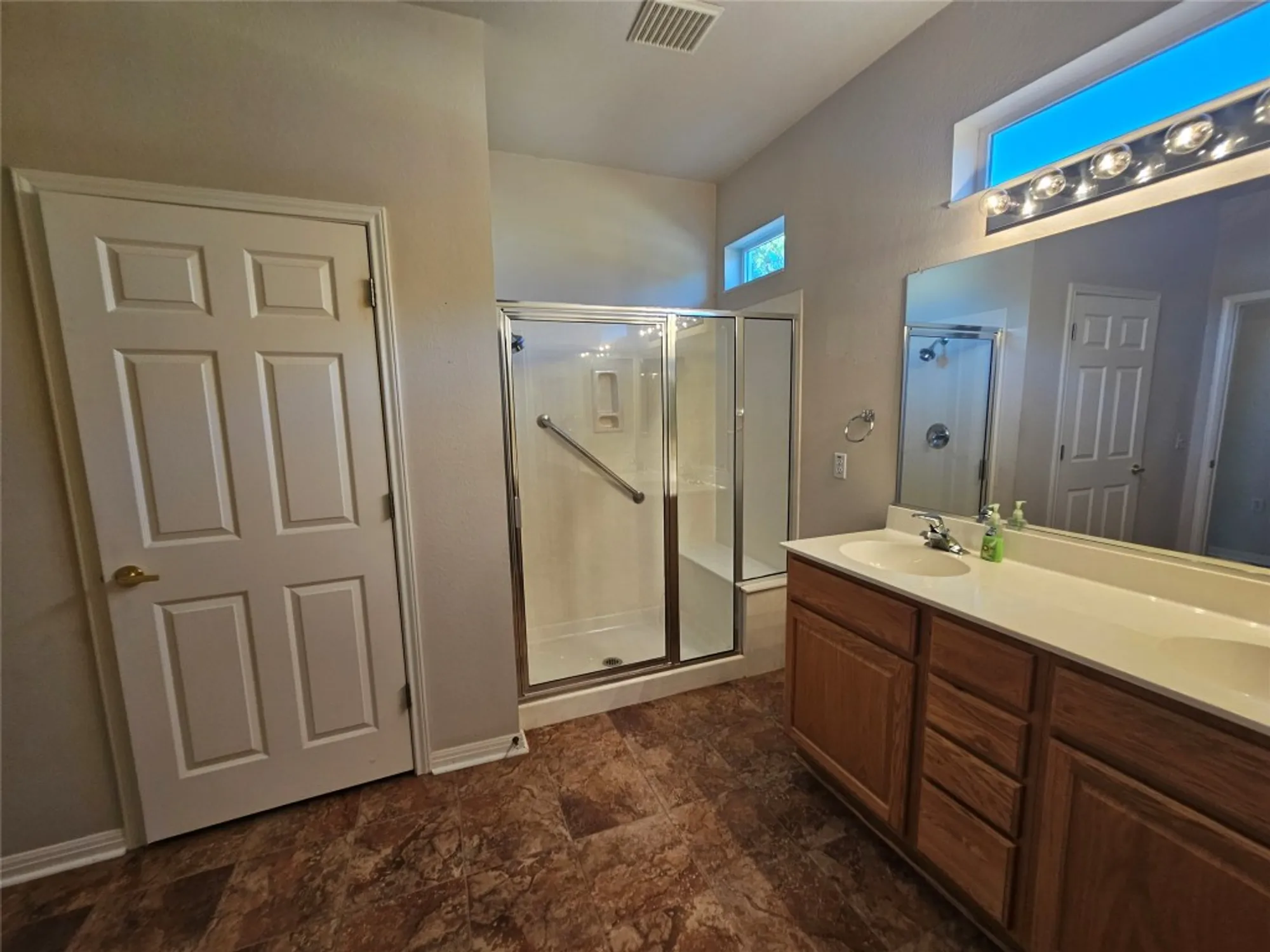 Property Slideshow image 12 of 35 | 211 red poppy trl, Georgetown, TX, 78633