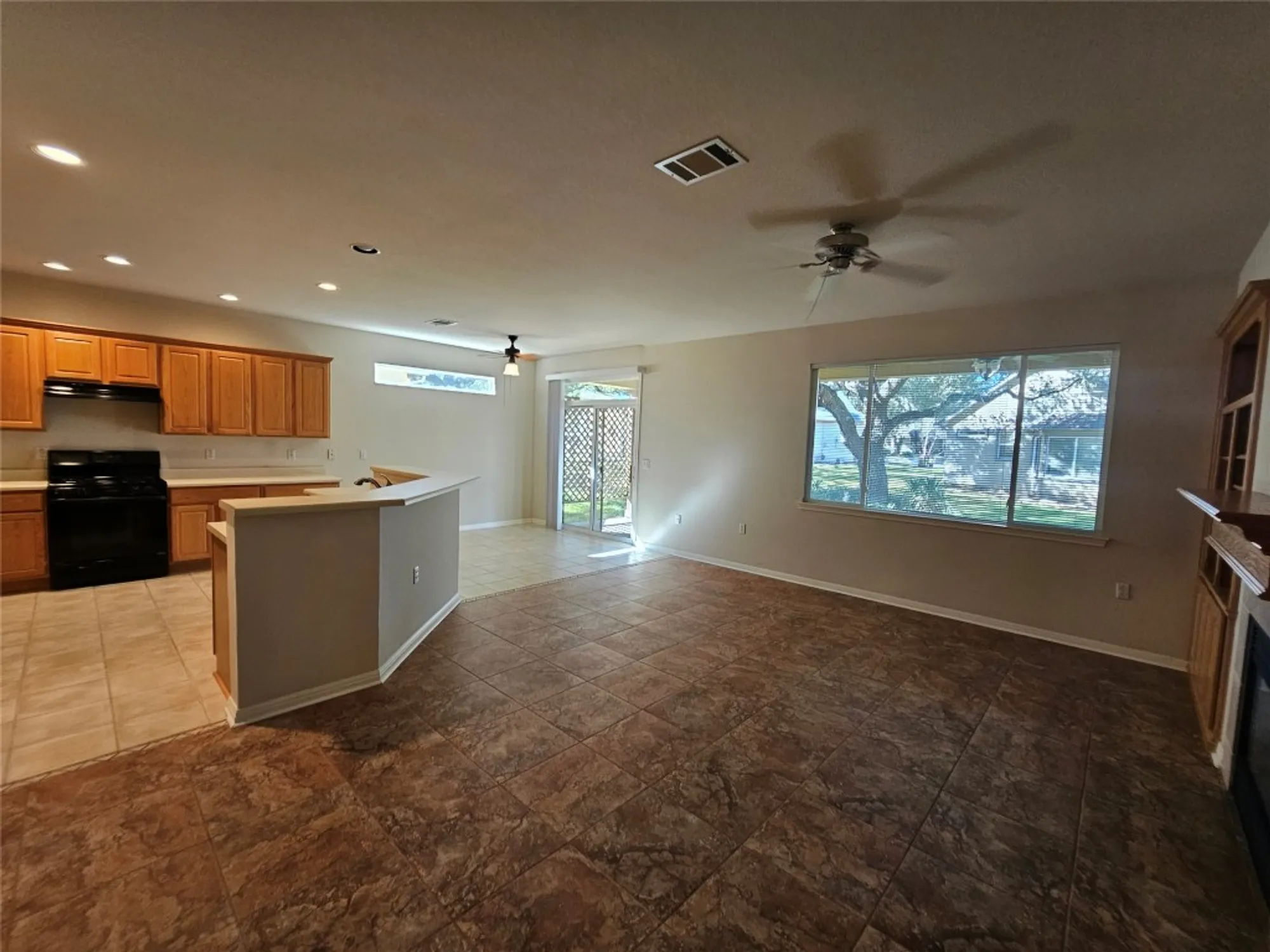 Property Slideshow image 25 of 35 | 211 red poppy trl, Georgetown, TX, 78633