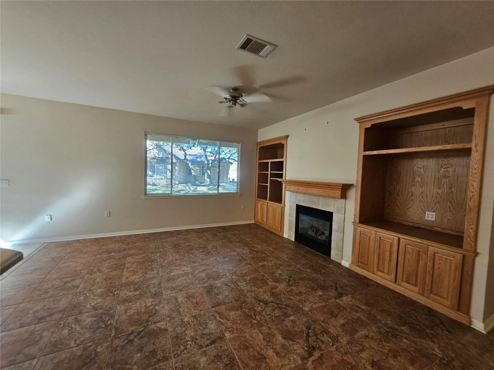 Property Slideshow image 26 of 35 | 211 red poppy trl, Georgetown, TX, 78633