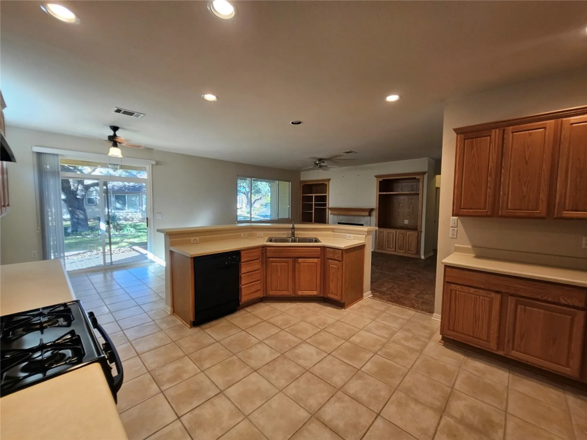 Property Slideshow image 29 of 35 | 211 red poppy trl, Georgetown, TX, 78633