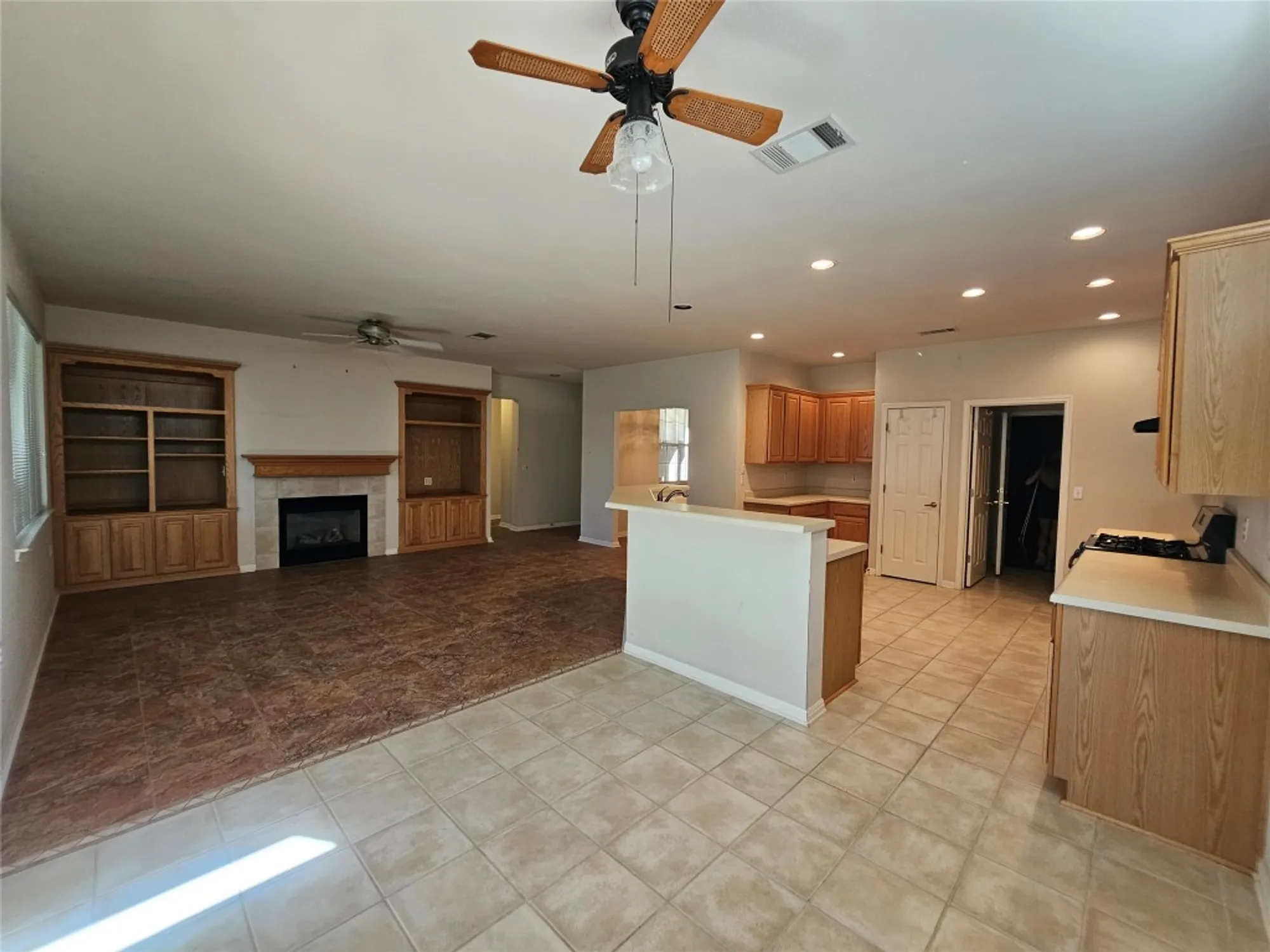 Property Slideshow image 22 of 35 | 211 red poppy trl, Georgetown, TX, 78633