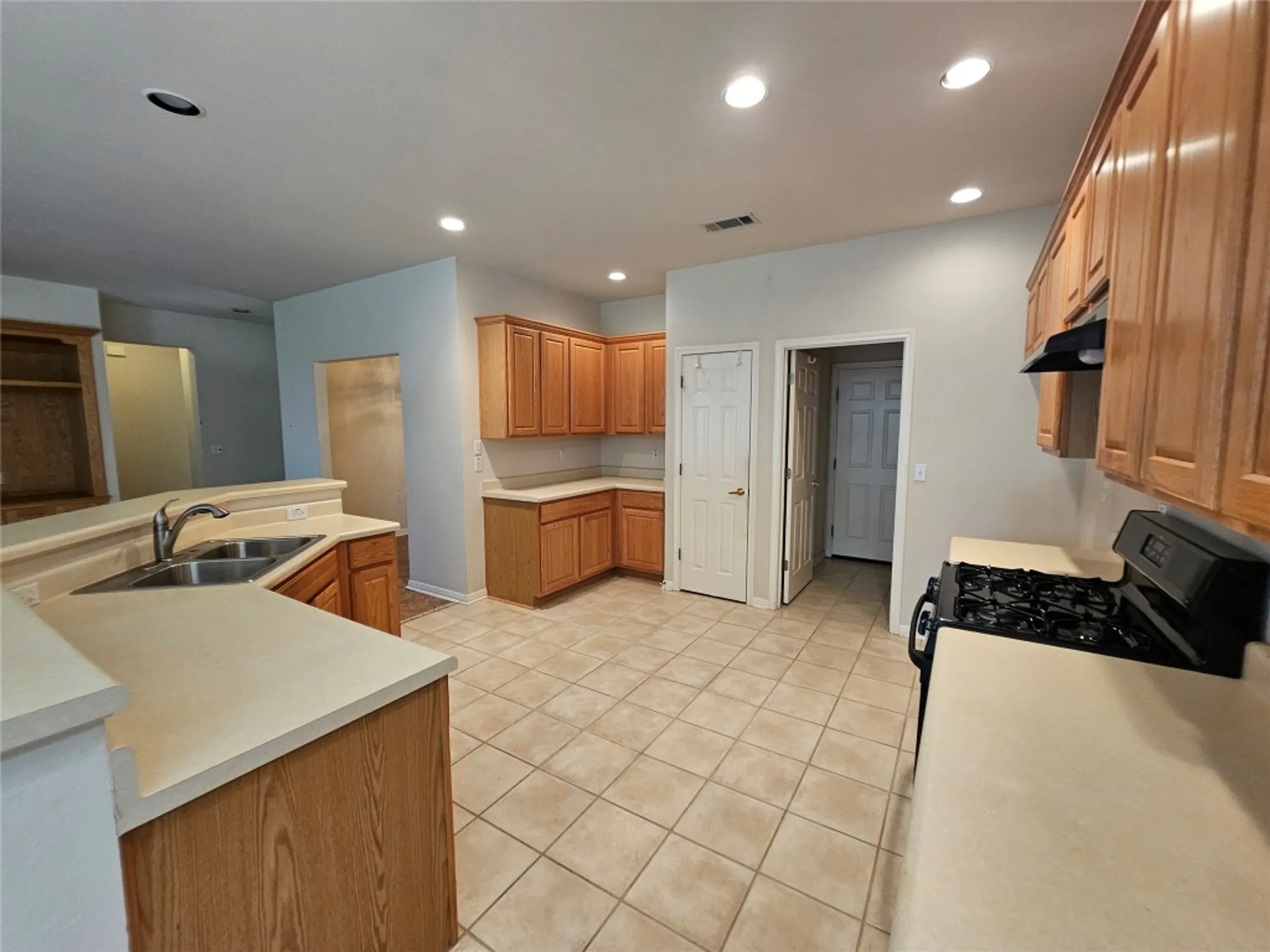 Property Slideshow image 32 of 35 | 211 red poppy trl, Georgetown, TX, 78633