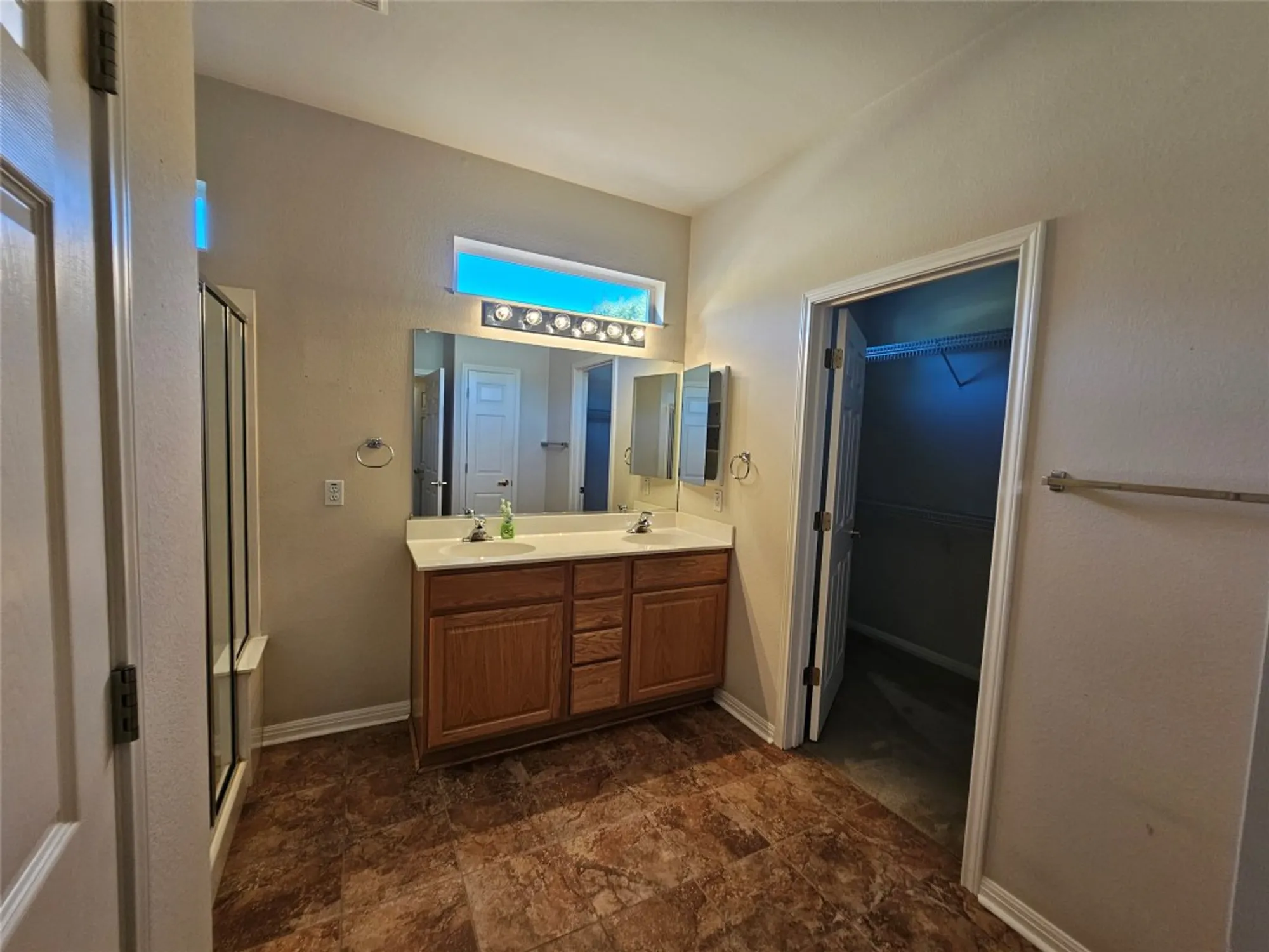 Property Slideshow image 9 of 35 | 211 red poppy trl, Georgetown, TX, 78633