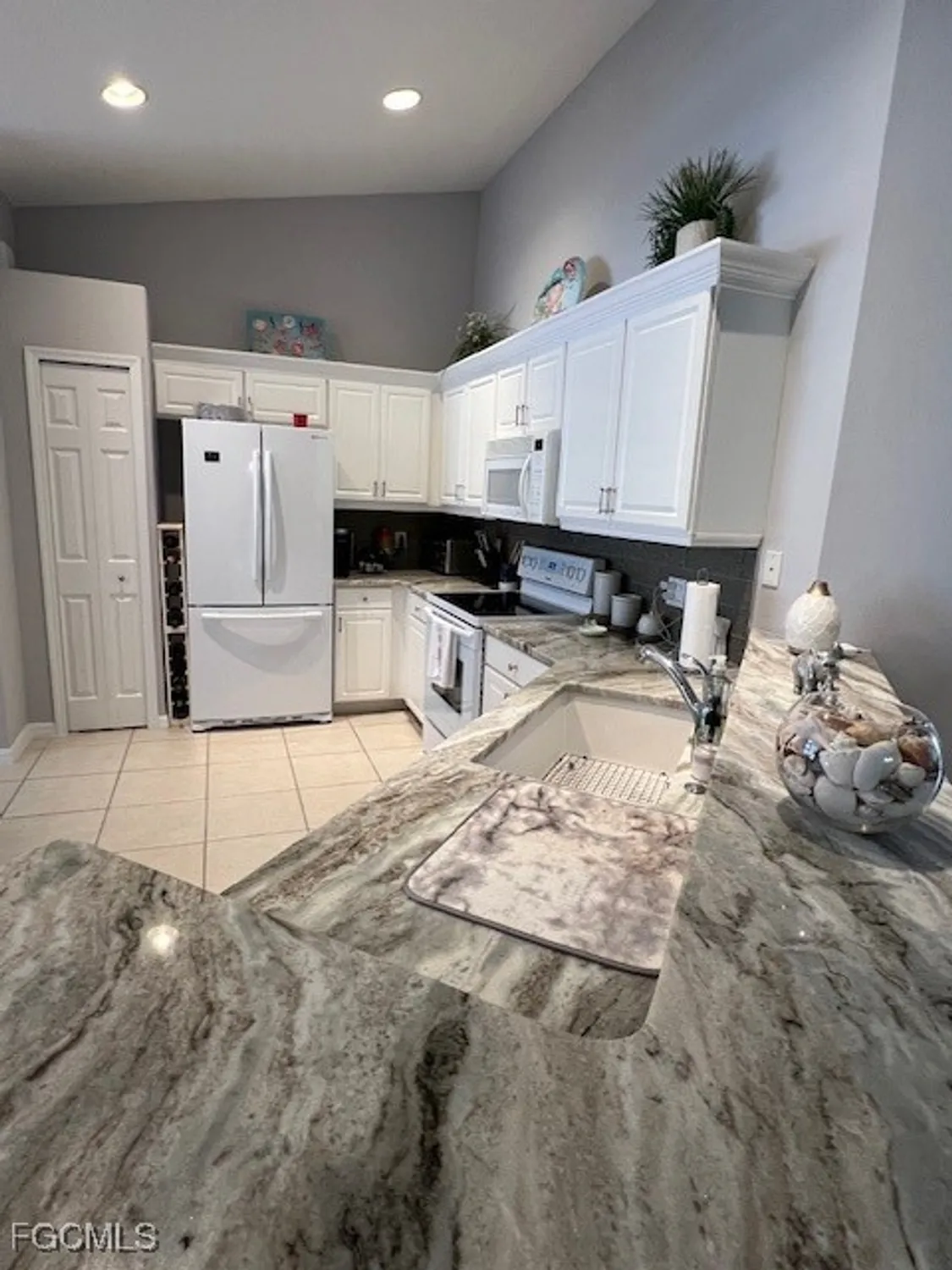 Property Slideshow image 5 of 49 | 10113 colonial country club blvd 2205, Fort Myers, FL, 33913