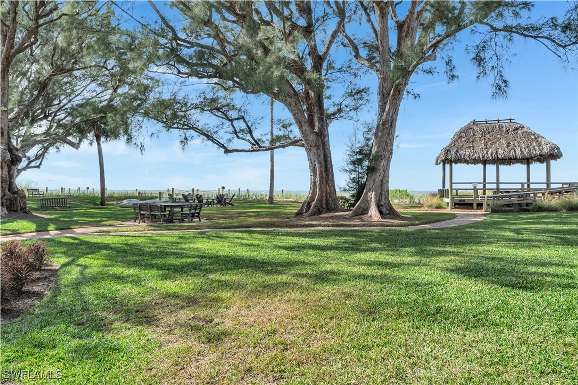 Property Slideshow image 27 of 38 | 1950 gulf shore blvd 201, Naples, FL, 34102