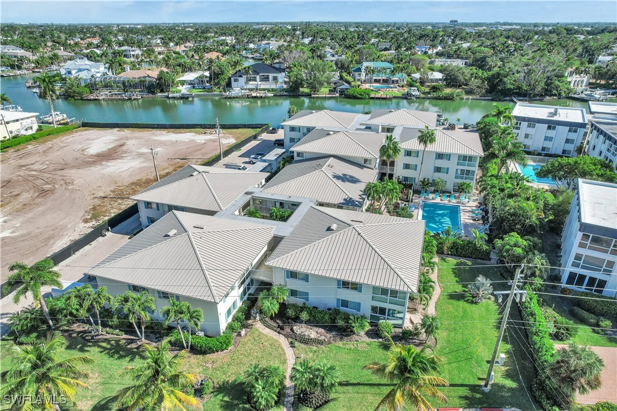 Property Slideshow image 28 of 38 | 1950 gulf shore blvd 201, Naples, FL, 34102