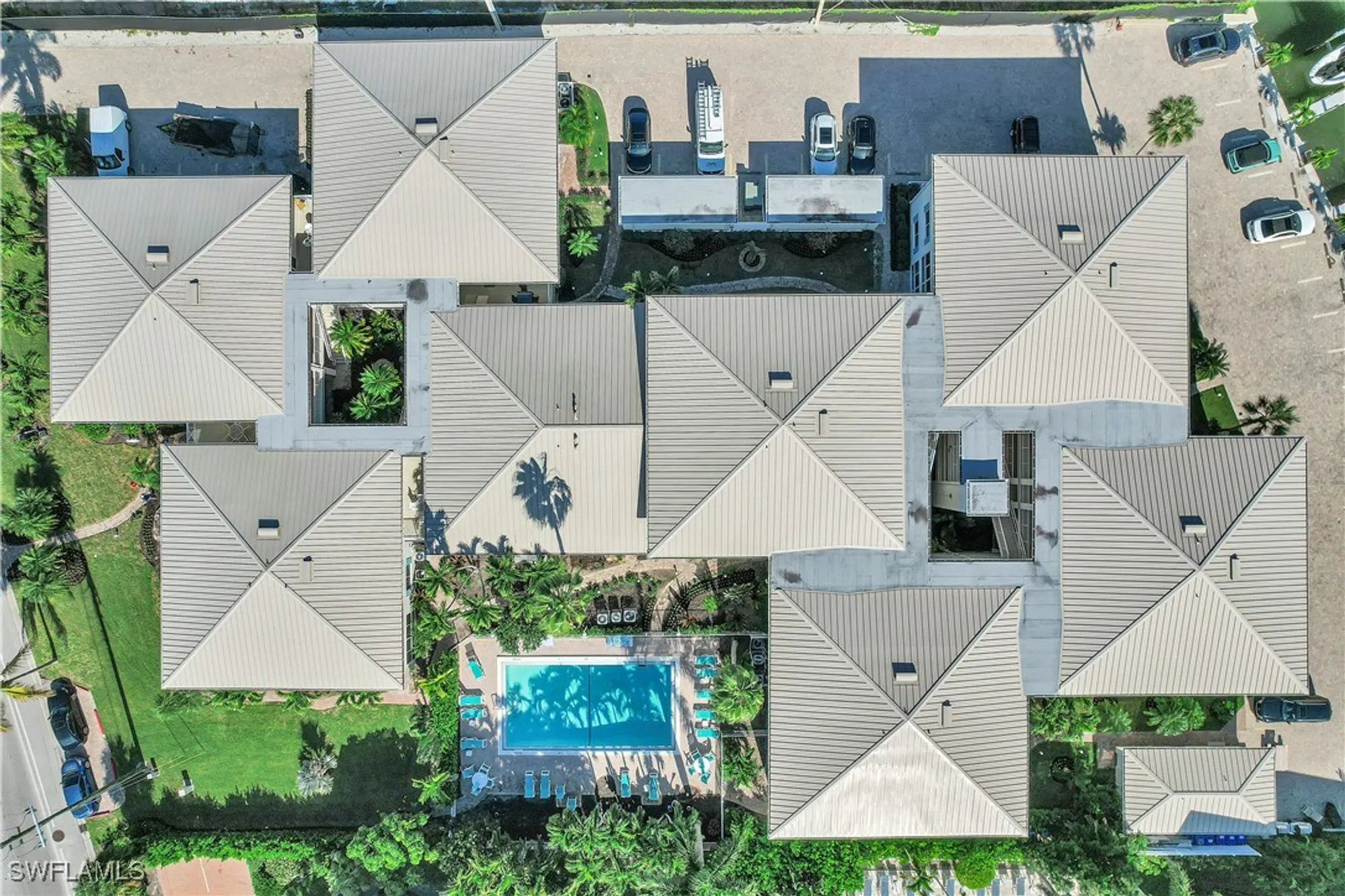 Property Slideshow image 29 of 38 | 1950 gulf shore blvd 201, Naples, FL, 34102