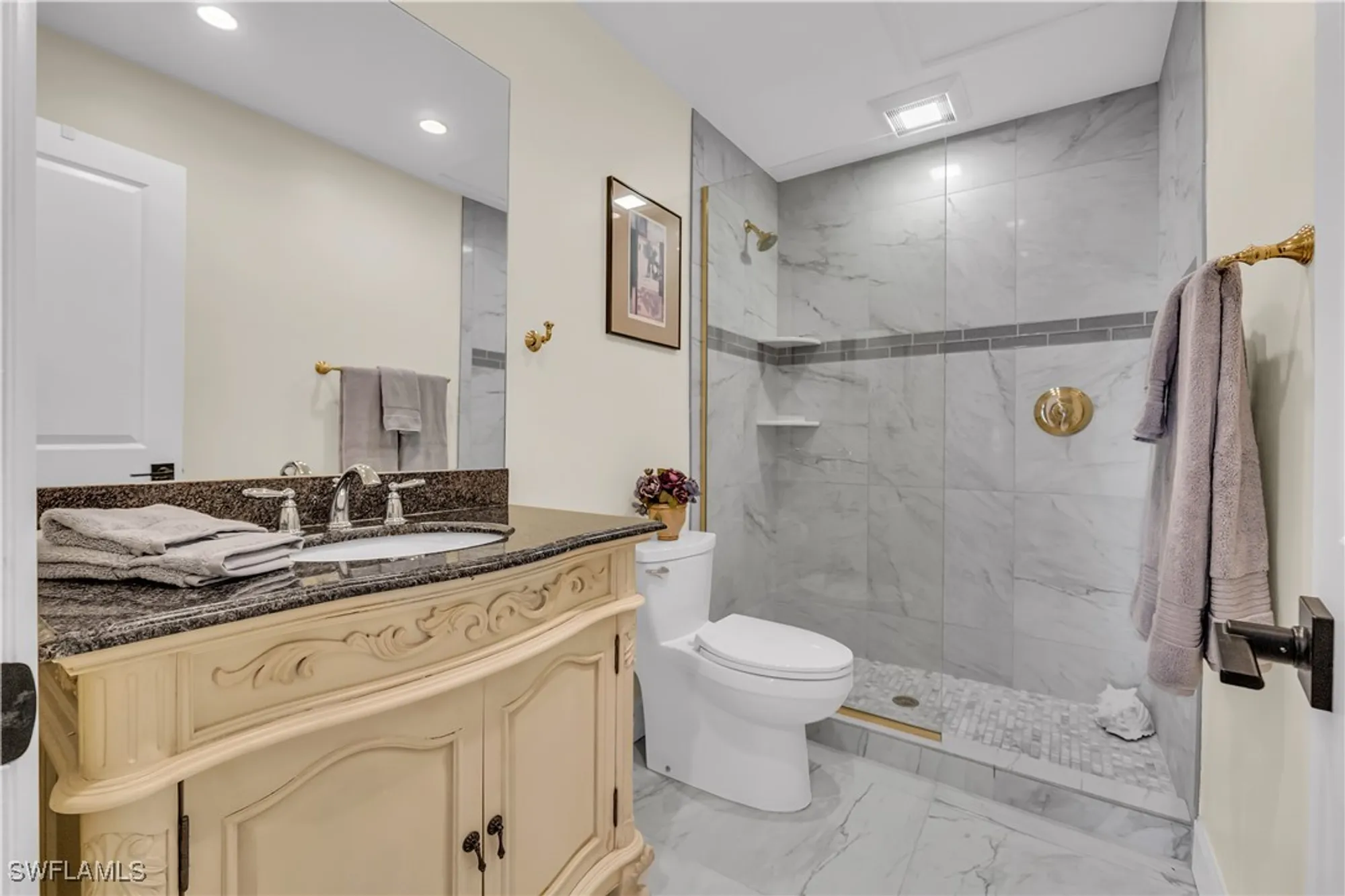 Property Slideshow image 20 of 38 | 1950 gulf shore blvd 201, Naples, FL, 34102