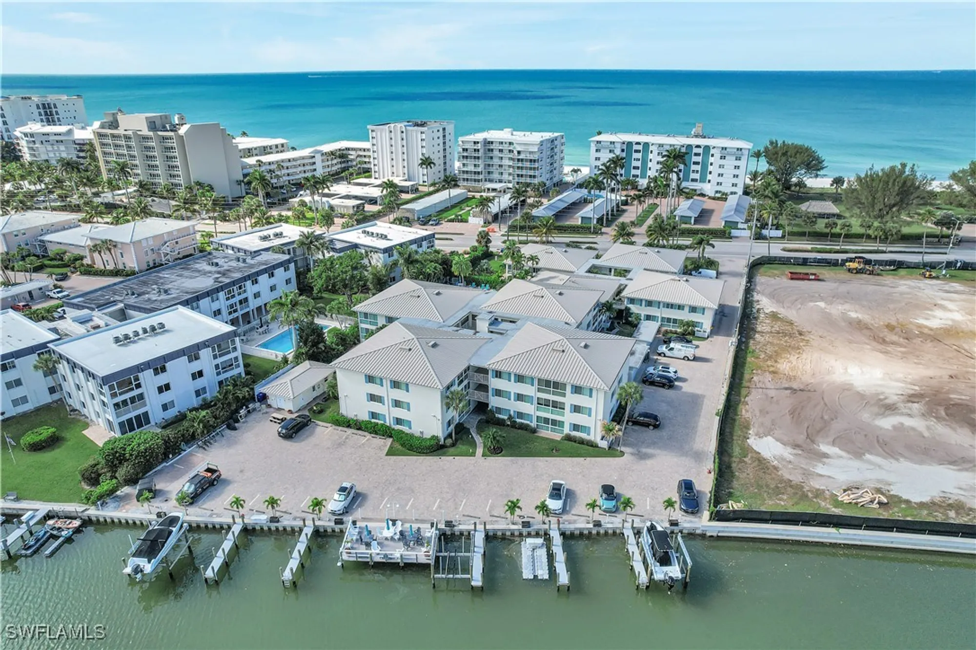 Property Slideshow image 36 of 38 | 1950 gulf shore blvd 201, Naples, FL, 34102