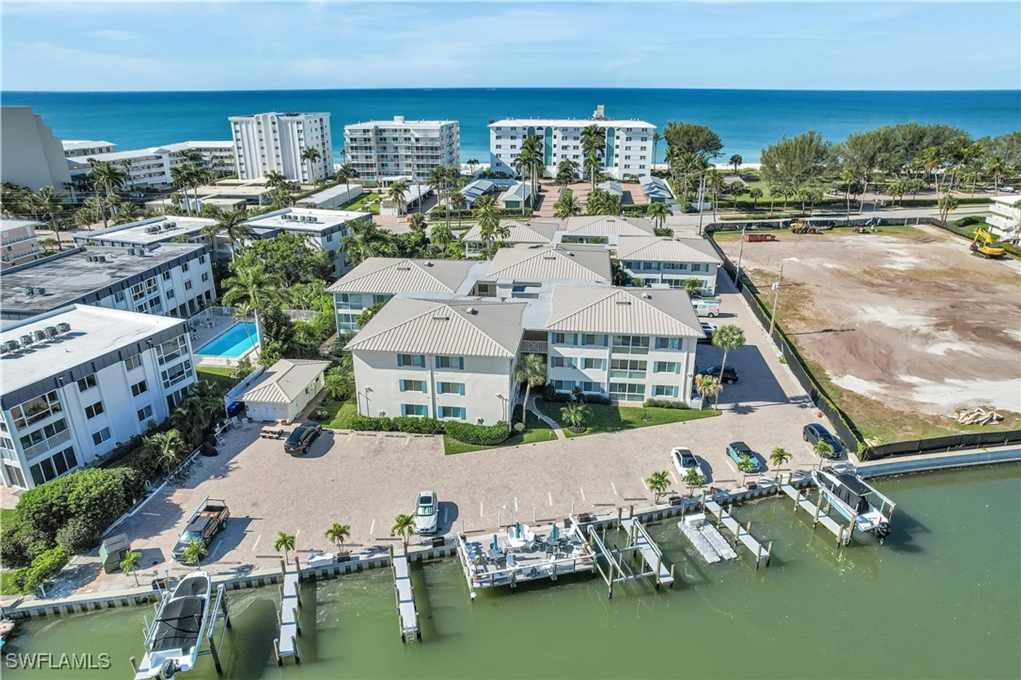 Property Slideshow image 31 of 38 | 1950 gulf shore blvd 201, Naples, FL, 34102