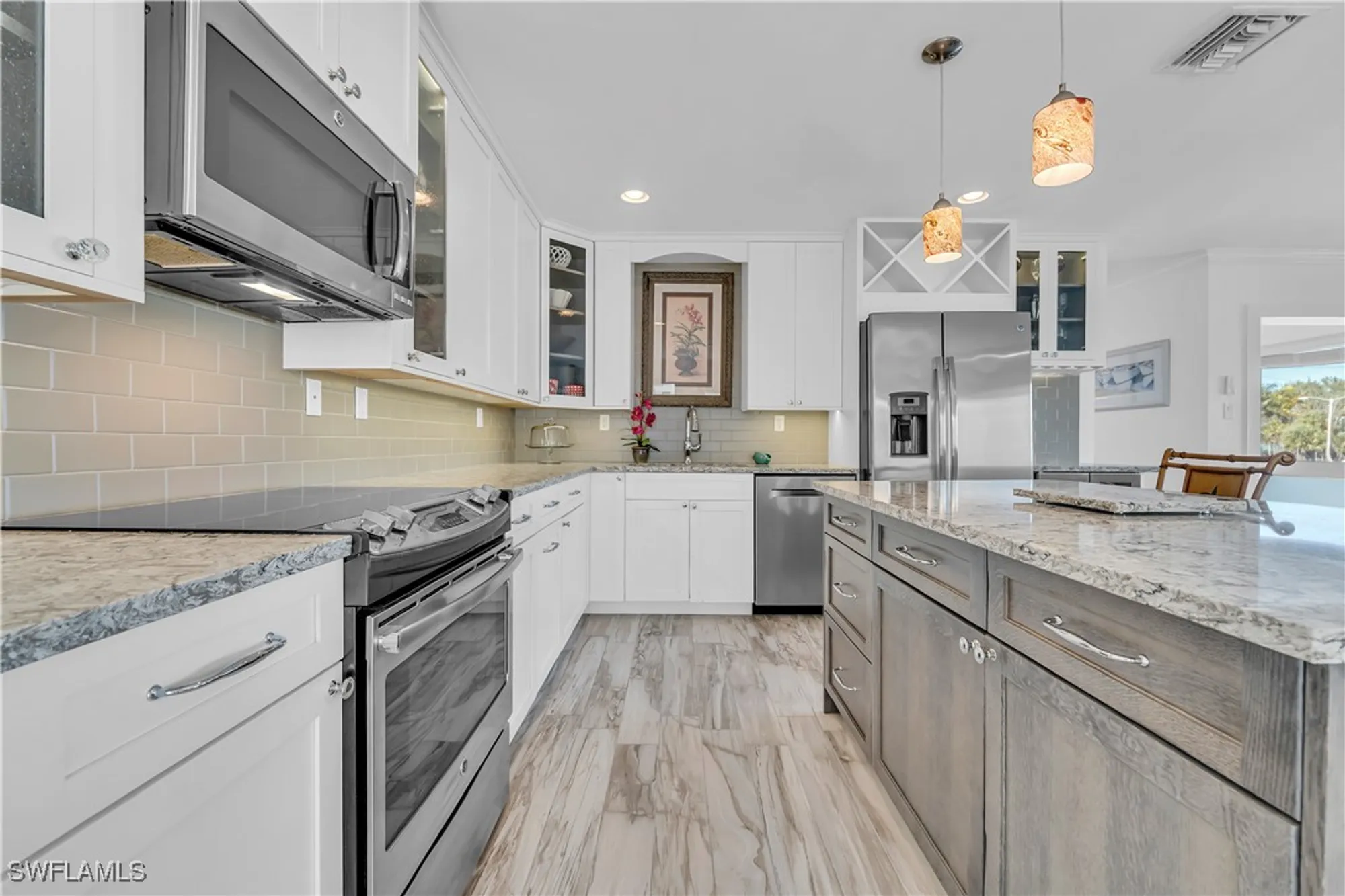 Property Slideshow image 8 of 38 | 1950 gulf shore blvd 201, Naples, FL, 34102