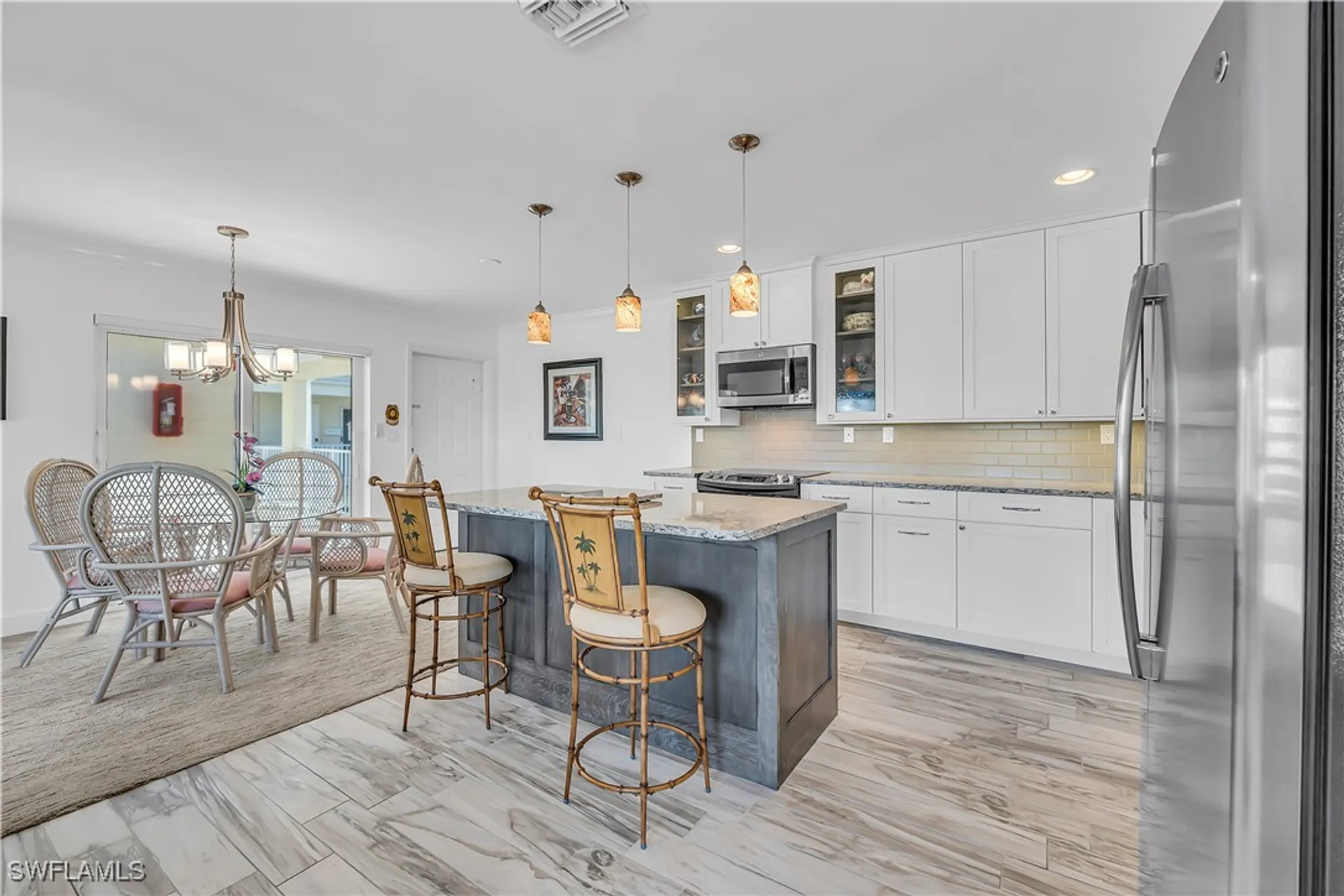 Property Slideshow image 9 of 38 | 1950 gulf shore blvd 201, Naples, FL, 34102