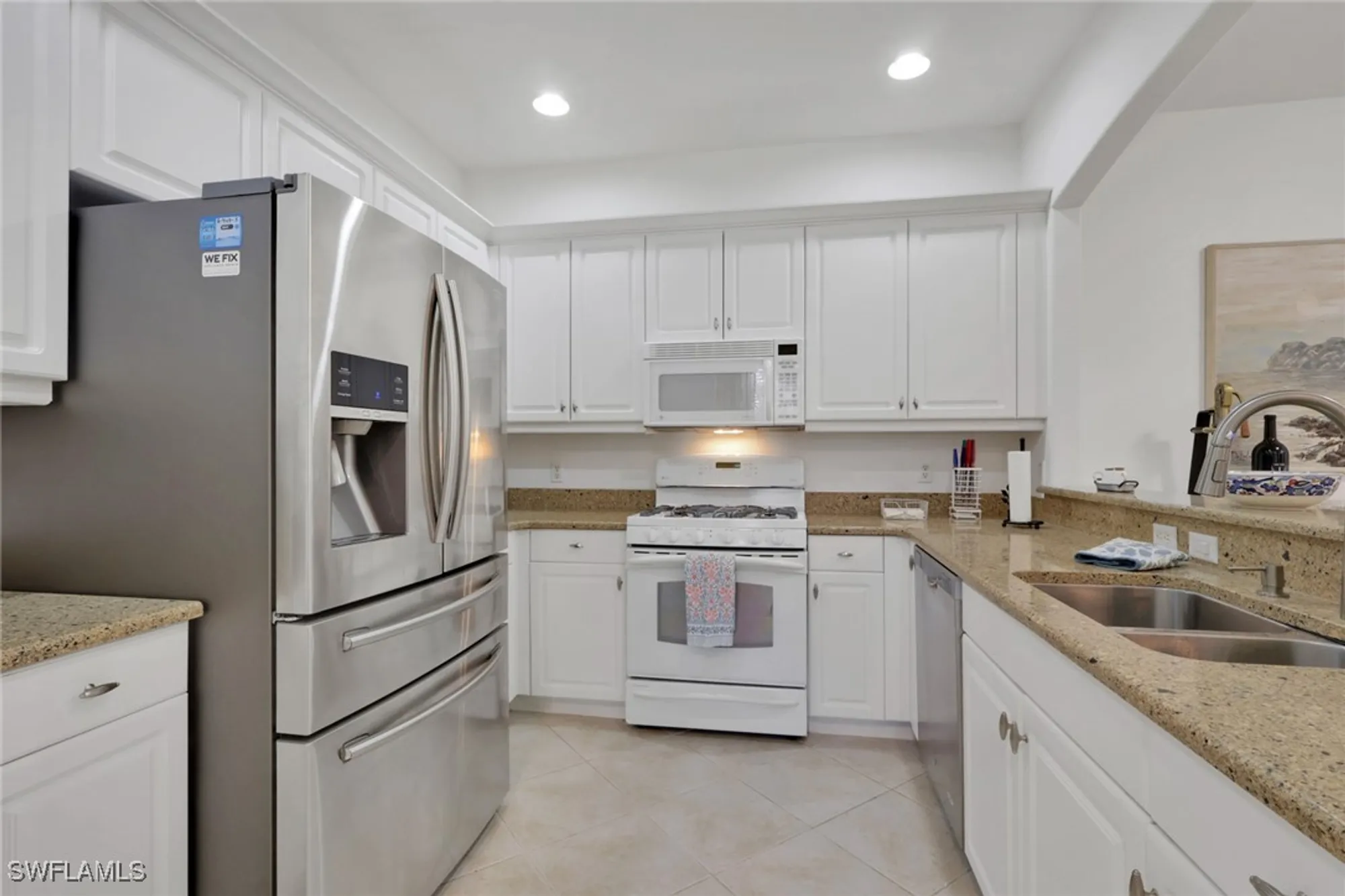 Property Slideshow image 14 of 35 | 3240 cottonwood bnd apt 206, Fort Myers, FL, 33905