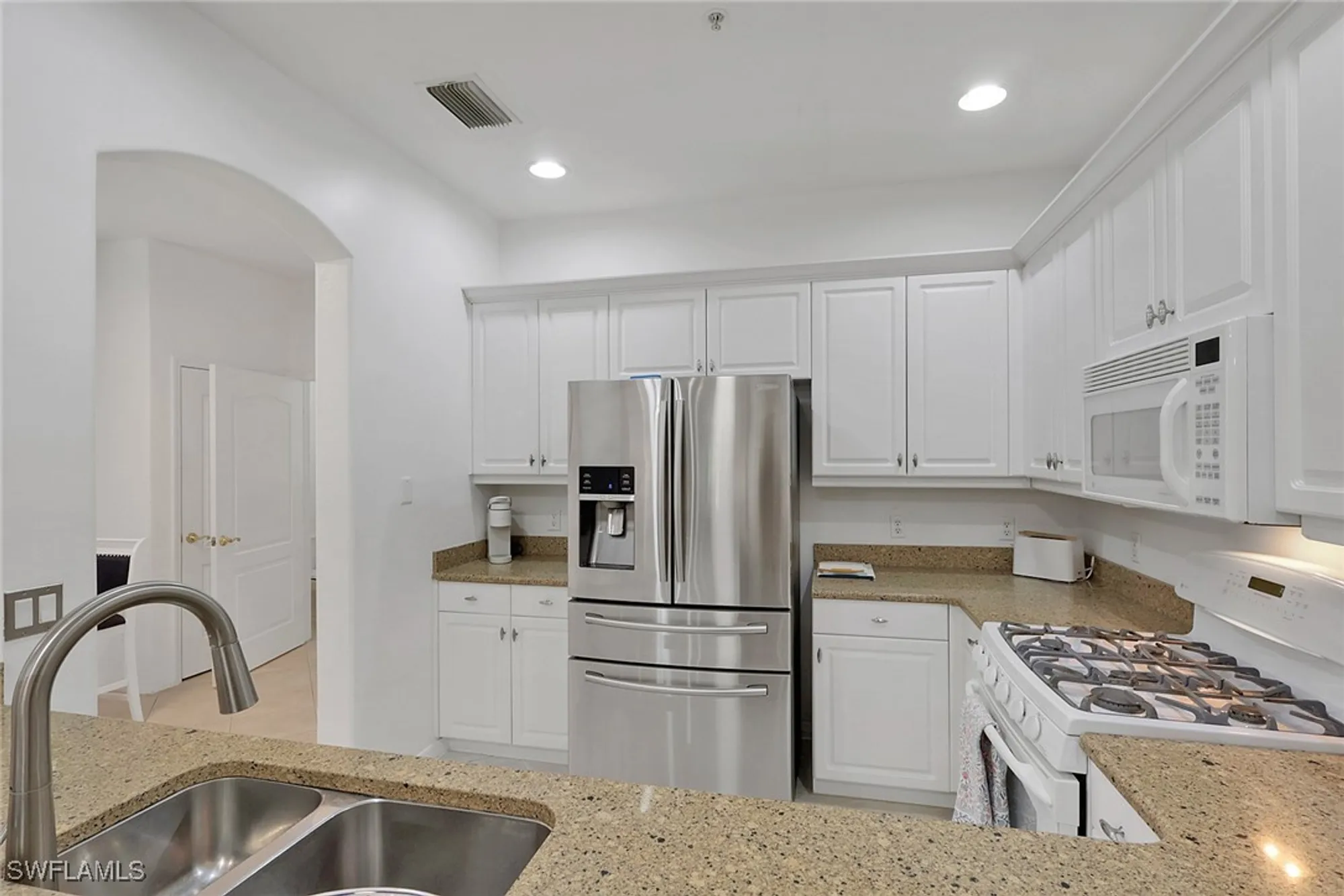 Property Slideshow image 16 of 35 | 3240 cottonwood bnd apt 206, Fort Myers, FL, 33905