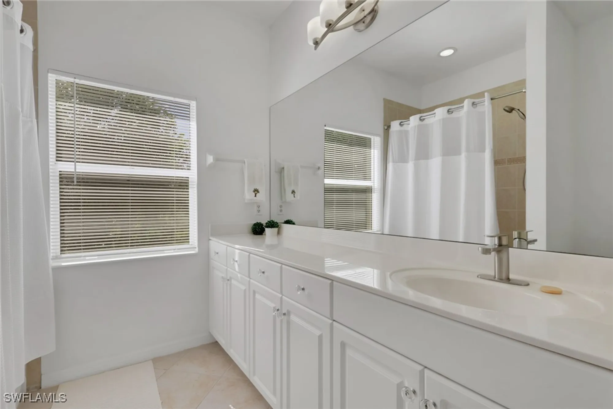 Property Slideshow image 25 of 35 | 3240 cottonwood bnd apt 206, Fort Myers, FL, 33905