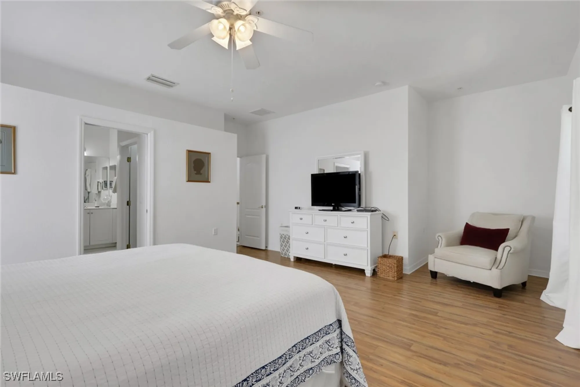 Property Slideshow image 20 of 35 | 3240 cottonwood bnd apt 206, Fort Myers, FL, 33905