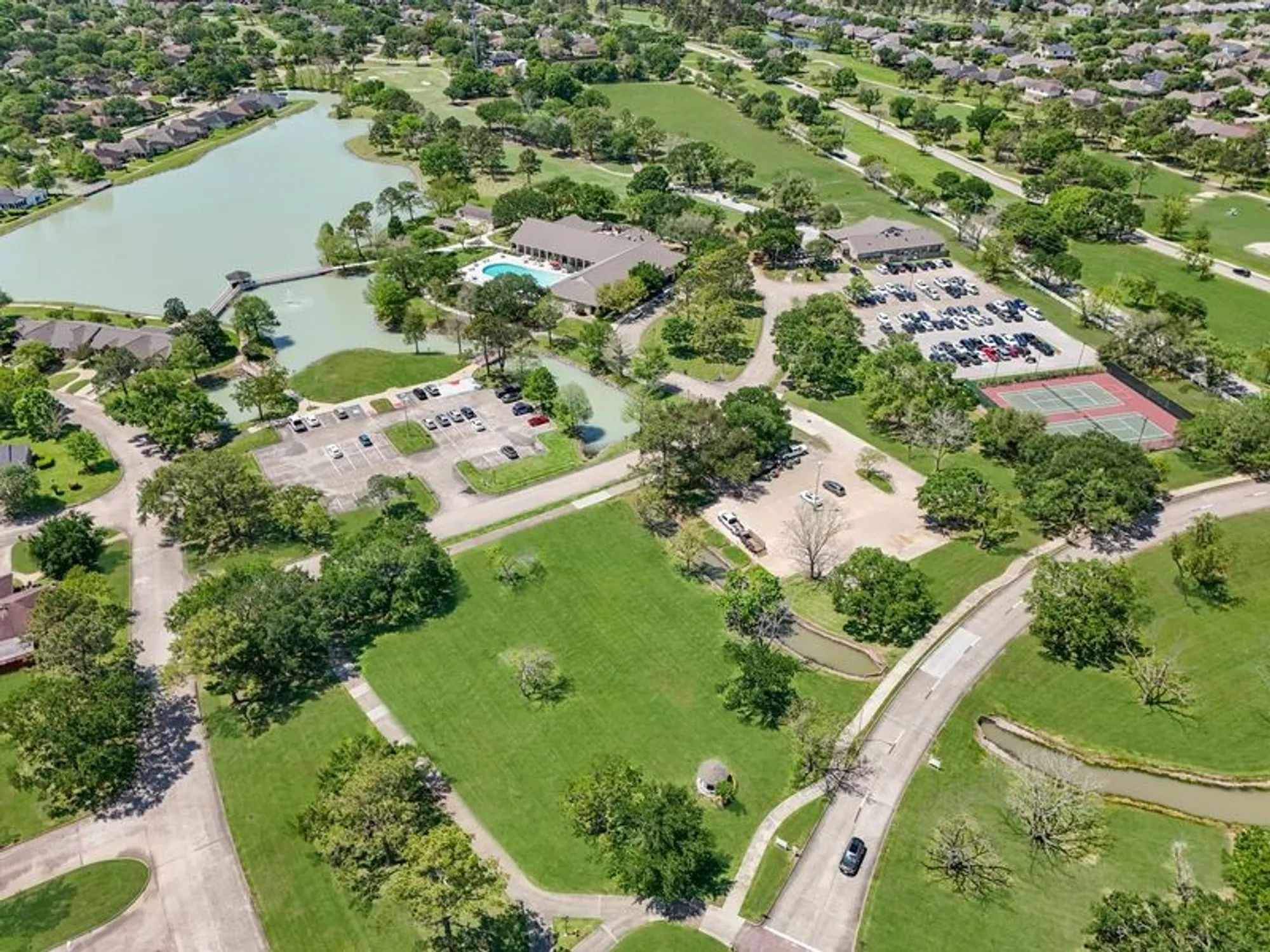 Property Slideshow image 36 of 41 | 2919 n peach hollow cir, Pearland, TX, 77584