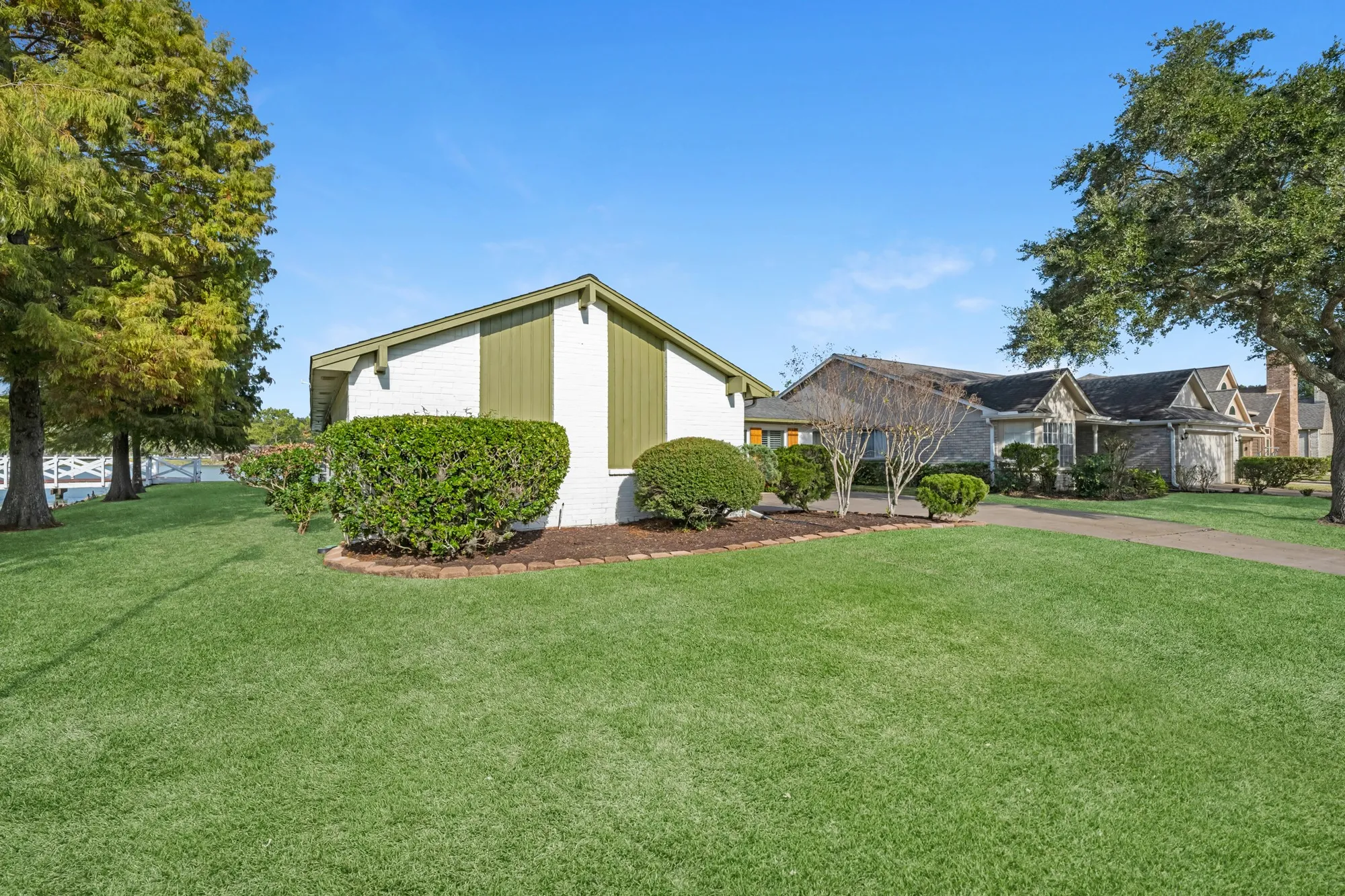 Property Slideshow image 38 of 41 | 2919 n peach hollow cir, Pearland, TX, 77584