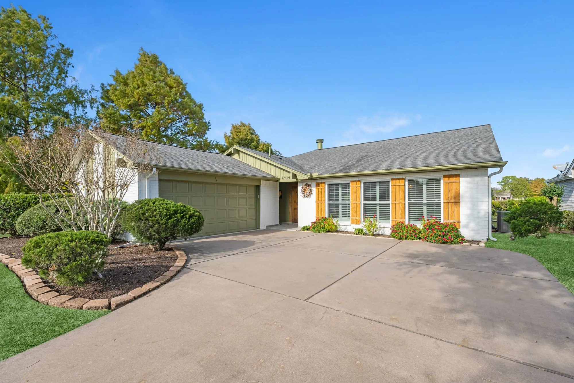 Property Slideshow image 39 of 41 | 2919 n peach hollow cir, Pearland, TX, 77584