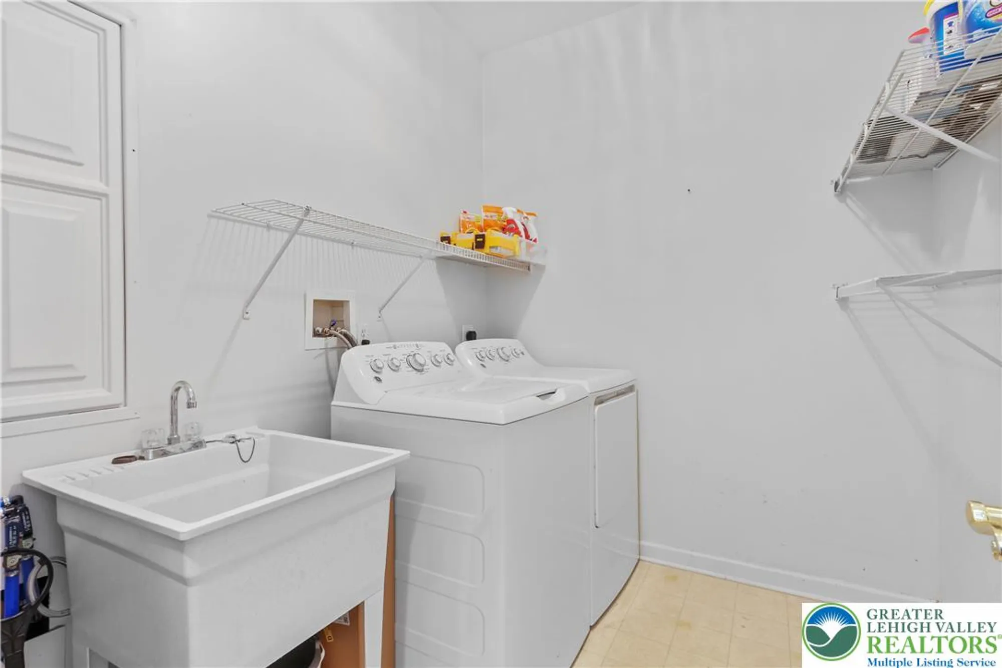 Property Slideshow image 29 of 45 | 60 glenmoor cir n, Palmer Twp, PA, 18045