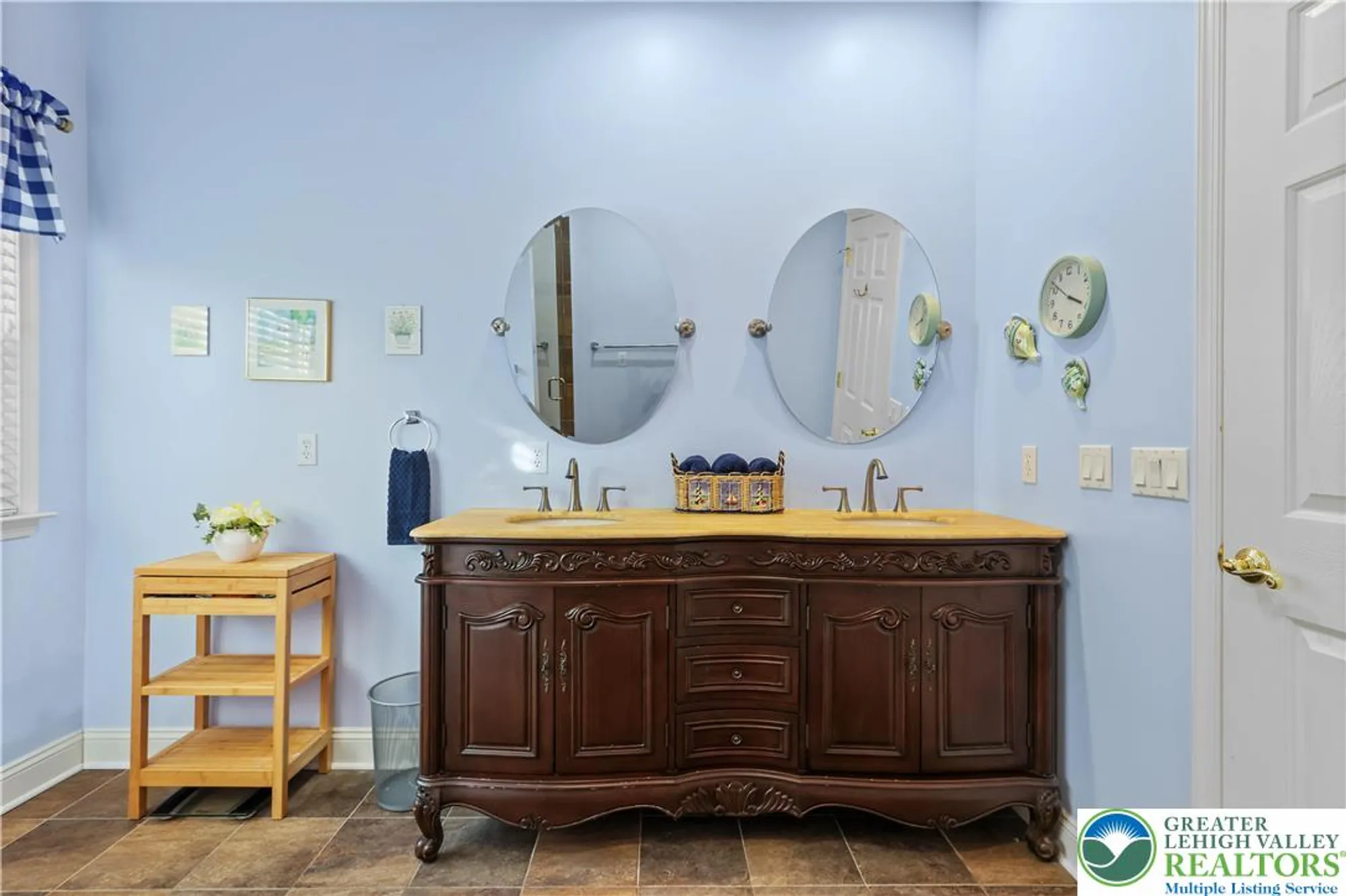 Property Slideshow image 22 of 45 | 60 glenmoor cir n, Palmer Twp, PA, 18045