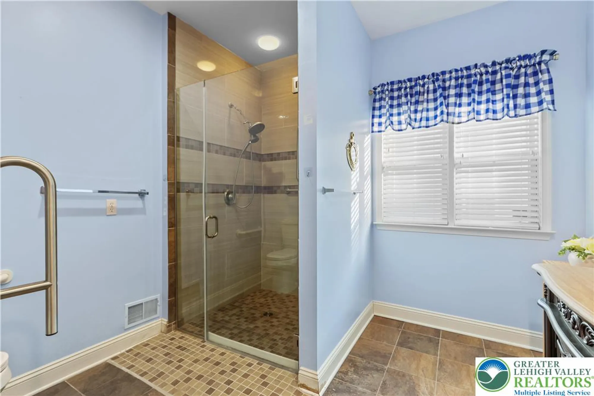 Property Slideshow image 23 of 45 | 60 glenmoor cir n, Palmer Twp, PA, 18045