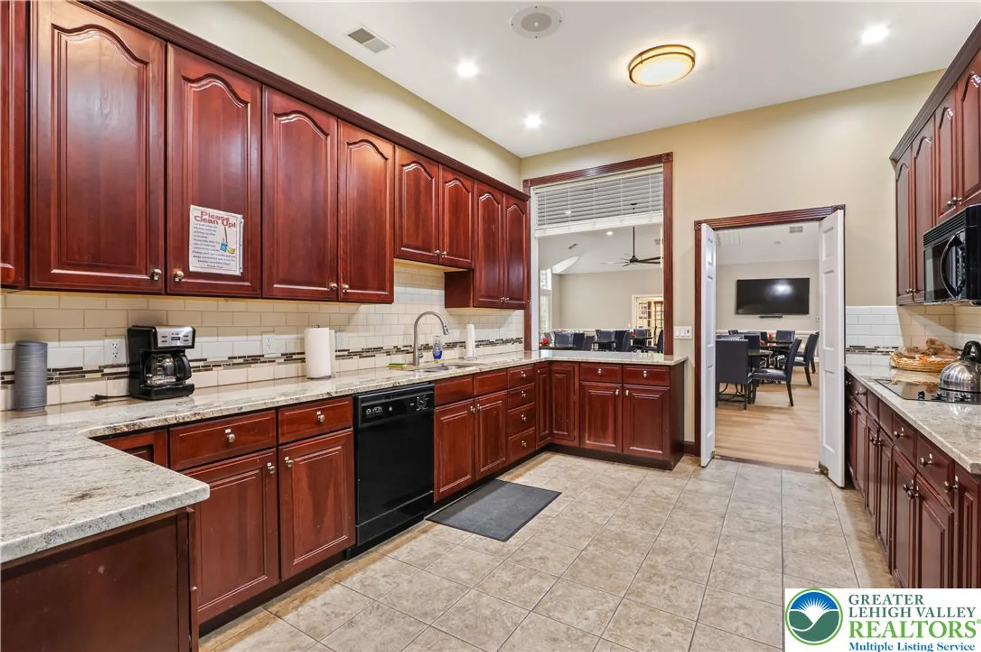 Property Slideshow image 39 of 45 | 60 glenmoor cir n, Palmer Twp, PA, 18045