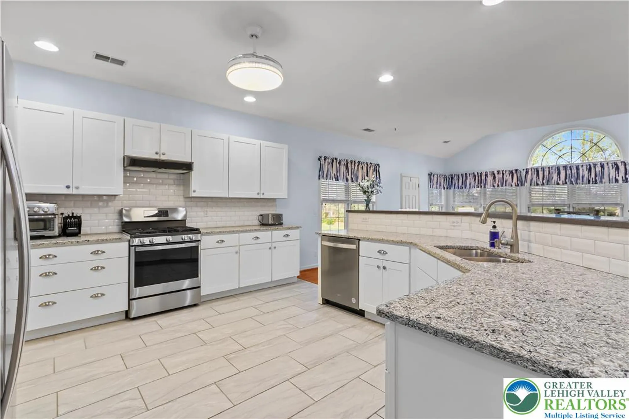 Property Slideshow image 8 of 45 | 60 glenmoor cir n, Palmer Twp, PA, 18045