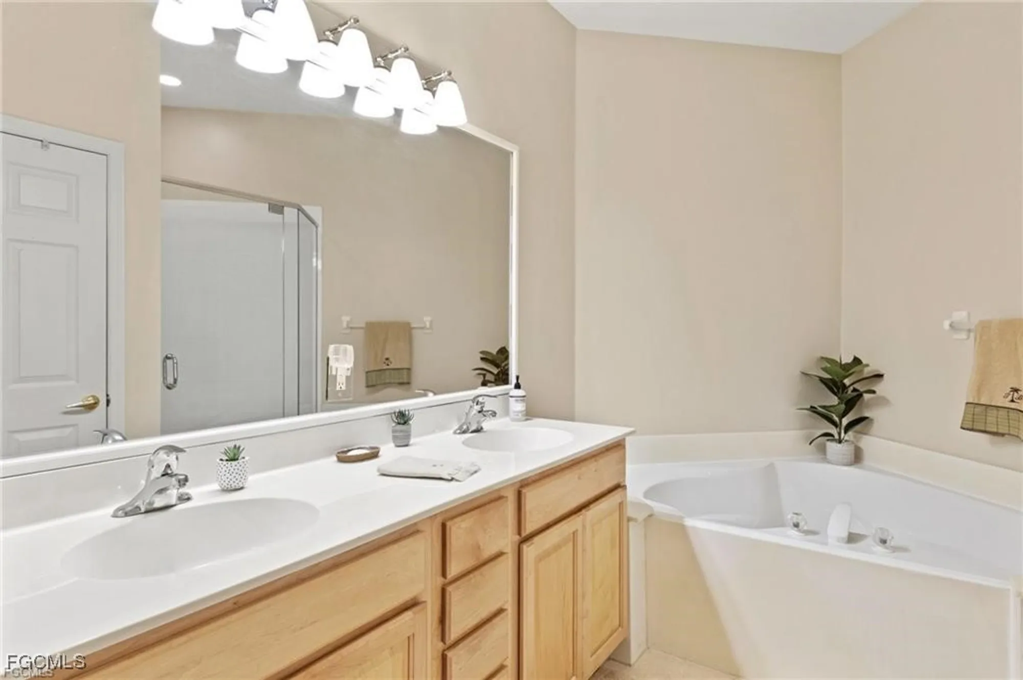 Property Slideshow image 9 of 15 | 10005 sky view way apt 2108, Fort Myers, FL, 33913