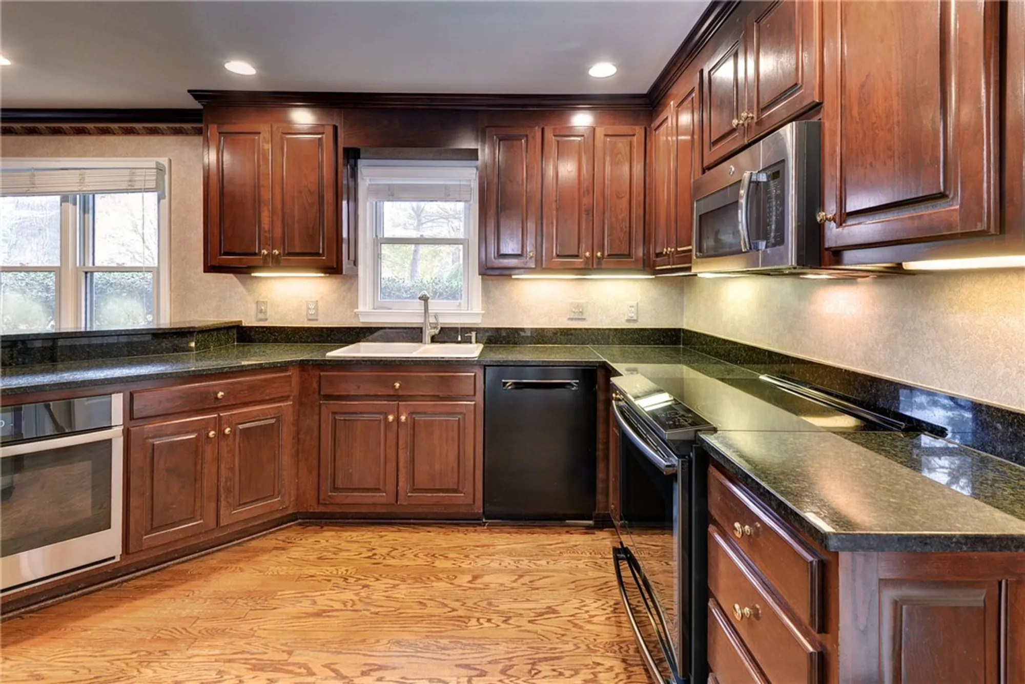 Property Slideshow image 11 of 47 | 272 archers mead, Williamsburg, VA, 23185