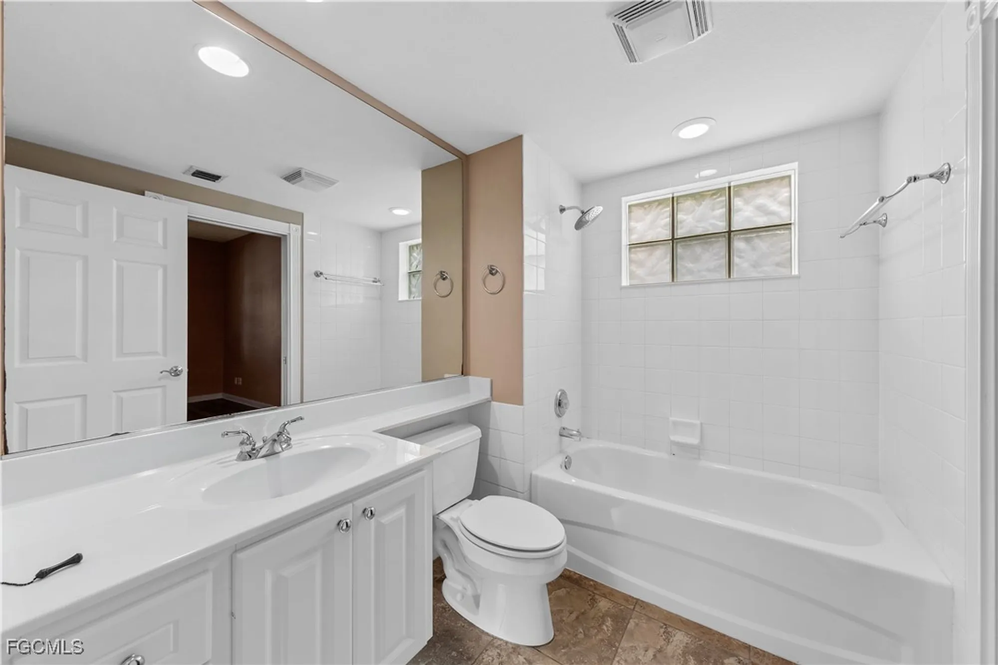 Property Slideshow image 14 of 48 | 15091 auk way, Bonita Springs, FL, 34135
