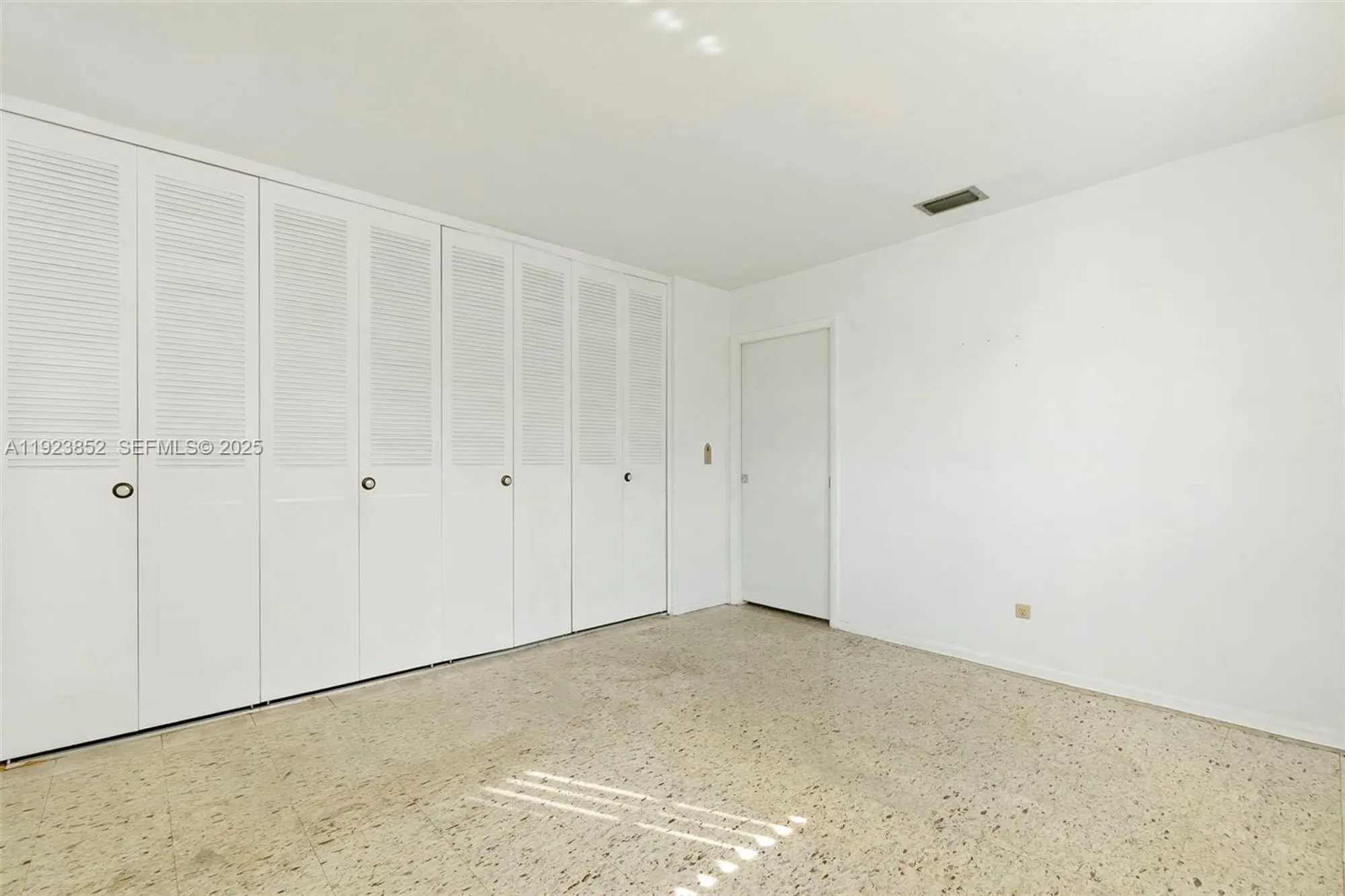 Property Slideshow image 15 of 24 | 2854 crosley dr j, West Palm Beach, FL, 33415