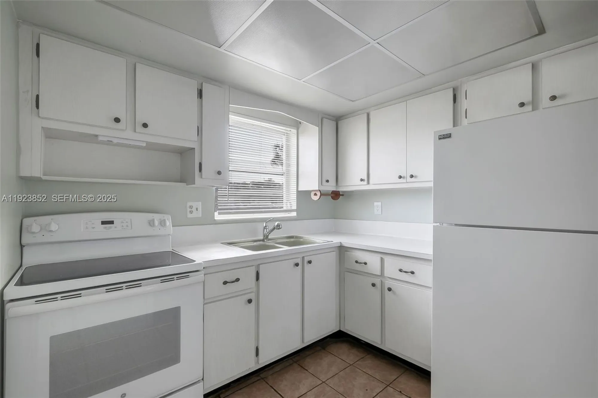 Property Slideshow image 10 of 24 | 2854 crosley dr j, West Palm Beach, FL, 33415