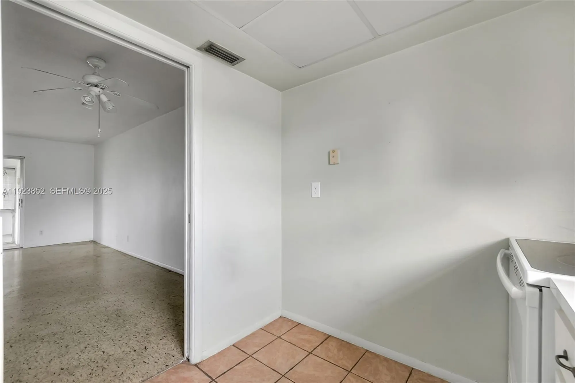 Property Slideshow image 11 of 24 | 2854 crosley dr j, West Palm Beach, FL, 33415