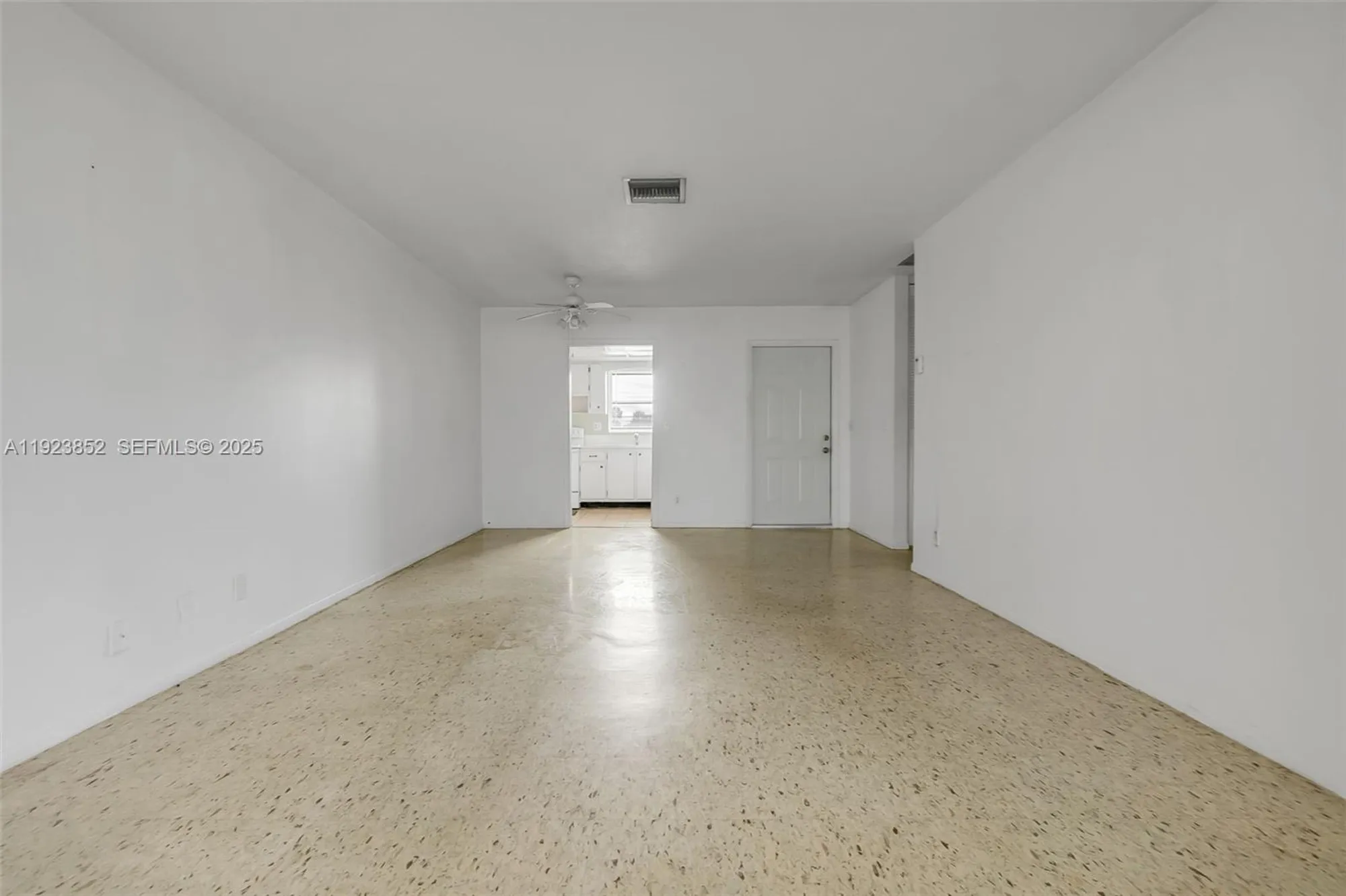 Property Slideshow image 5 of 24 | 2854 crosley dr j, West Palm Beach, FL, 33415