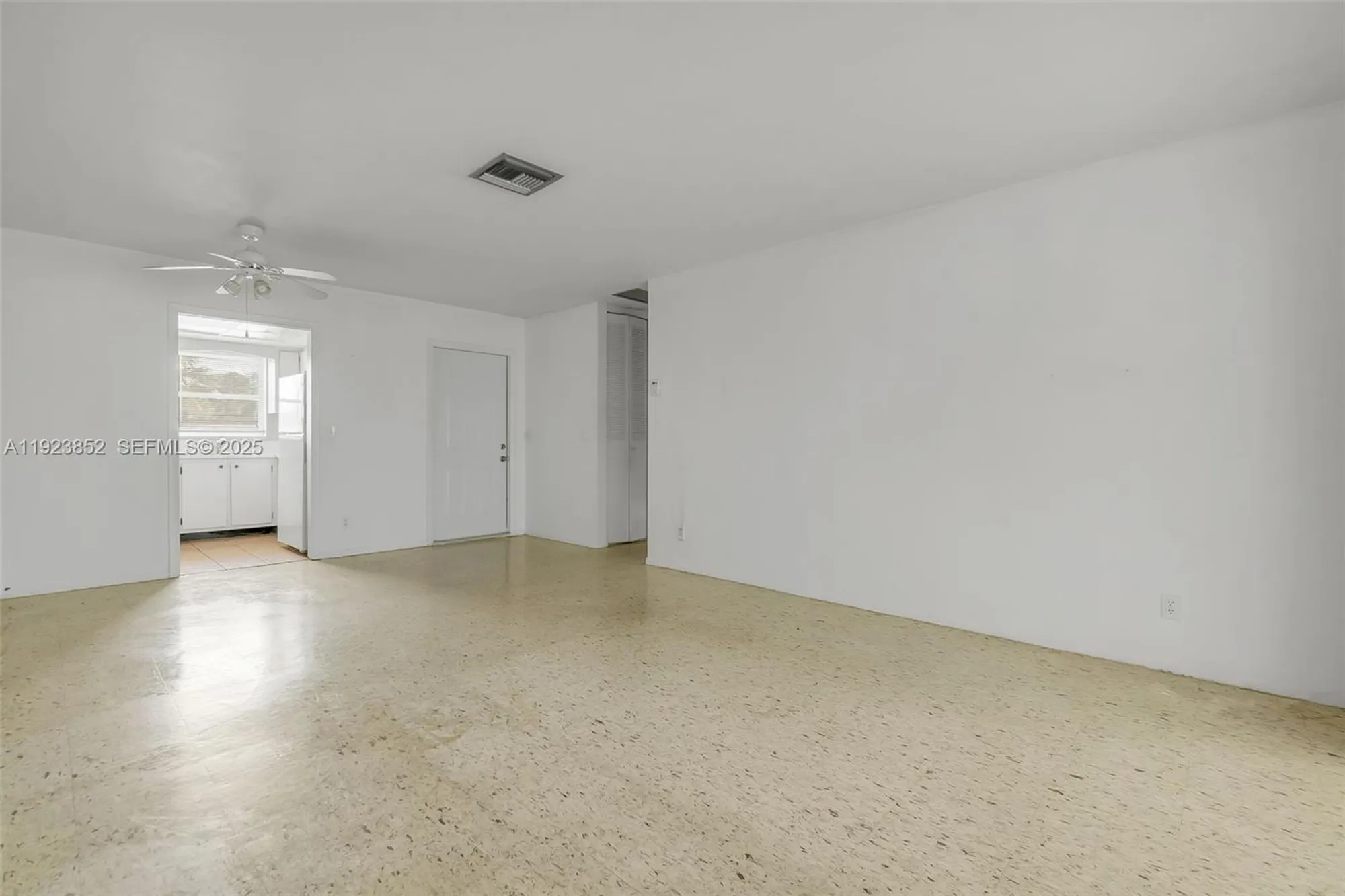 Property Slideshow image 7 of 24 | 2854 crosley dr j, West Palm Beach, FL, 33415