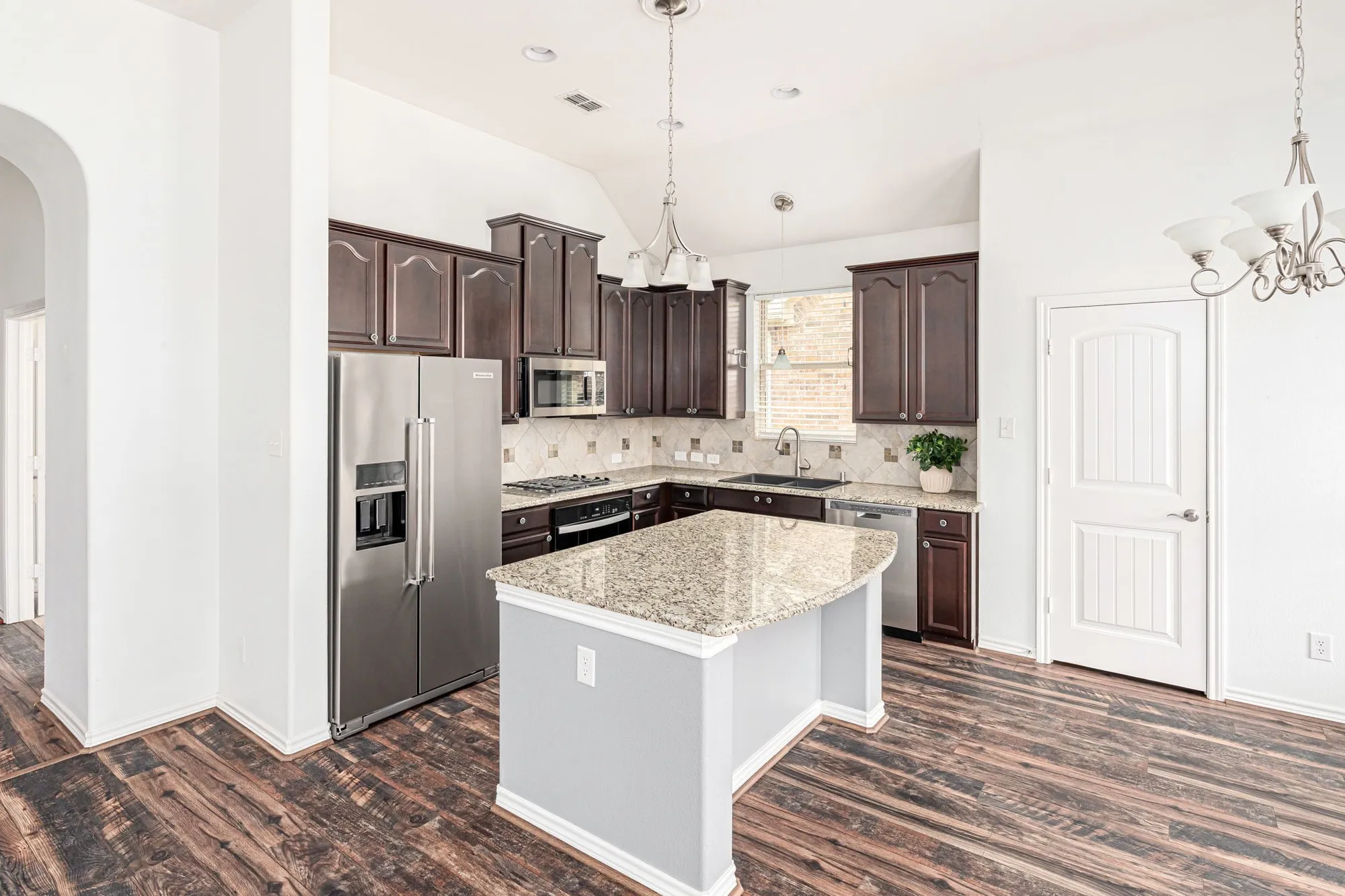 Property Slideshow image 11 of 36 | 1313 isabella ln, Savannah, TX, 76227