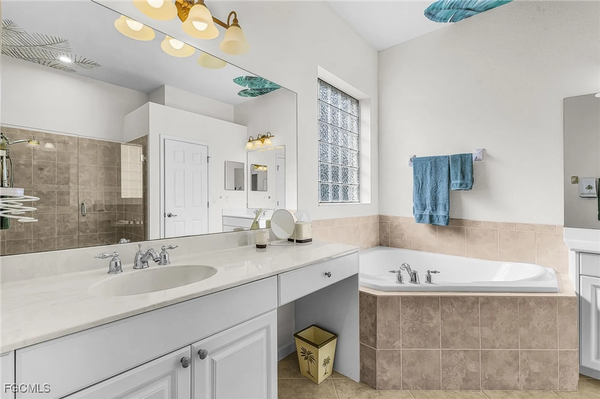 Property Slideshow image 16 of 30 | 3900 lakeview isle ct, Fort Myers, FL, 33905