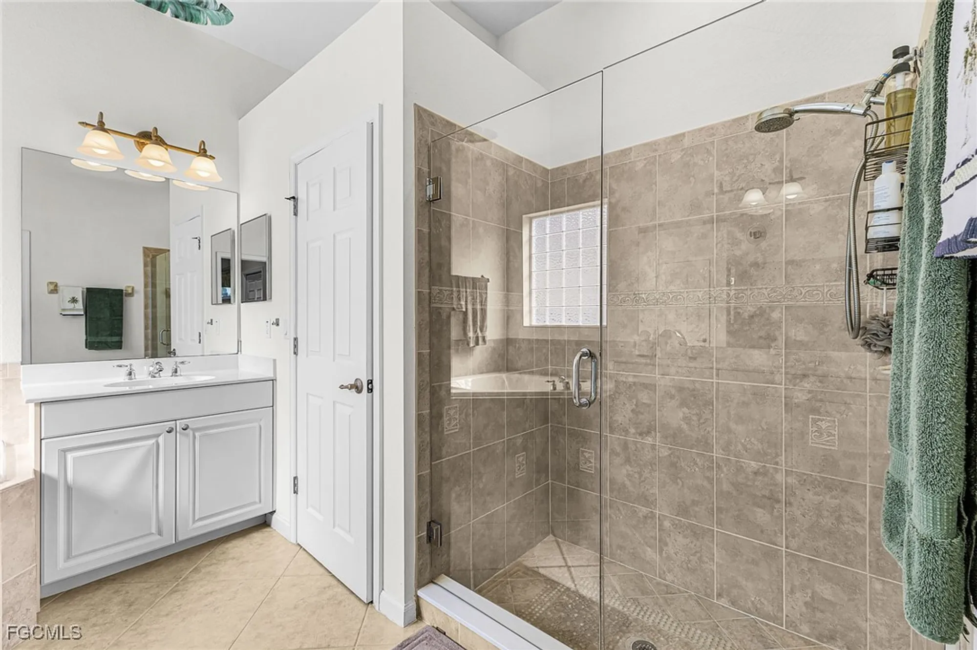 Property Slideshow image 17 of 30 | 3900 lakeview isle ct, Fort Myers, FL, 33905