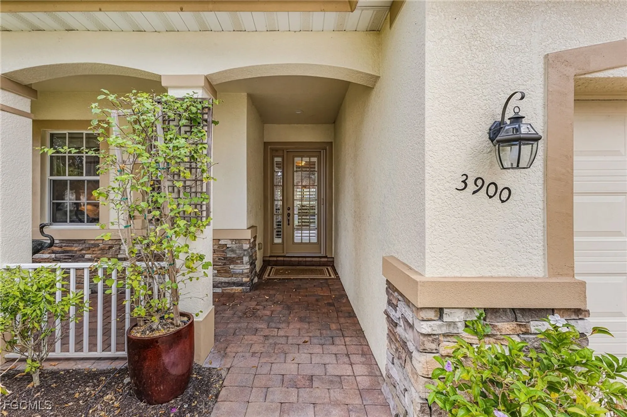 Property Slideshow image 4 of 30 | 3900 lakeview isle ct, Fort Myers, FL, 33905
