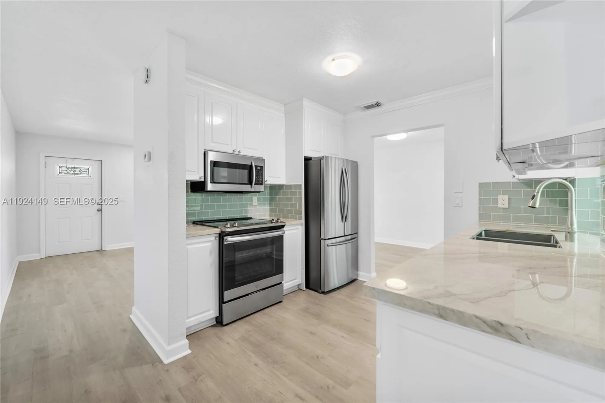 Property Slideshow image 15 of 29 | 1131 nw 90th way, Plantation, FL, 33322