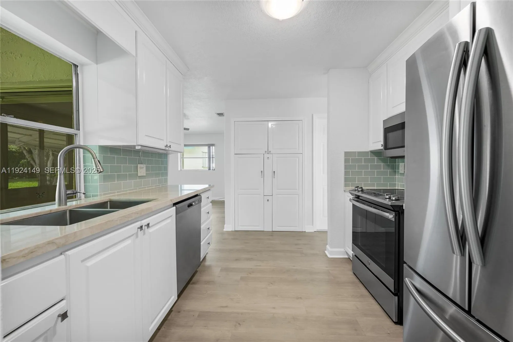 Property Slideshow image 13 of 29 | 1131 nw 90th way, Plantation, FL, 33322