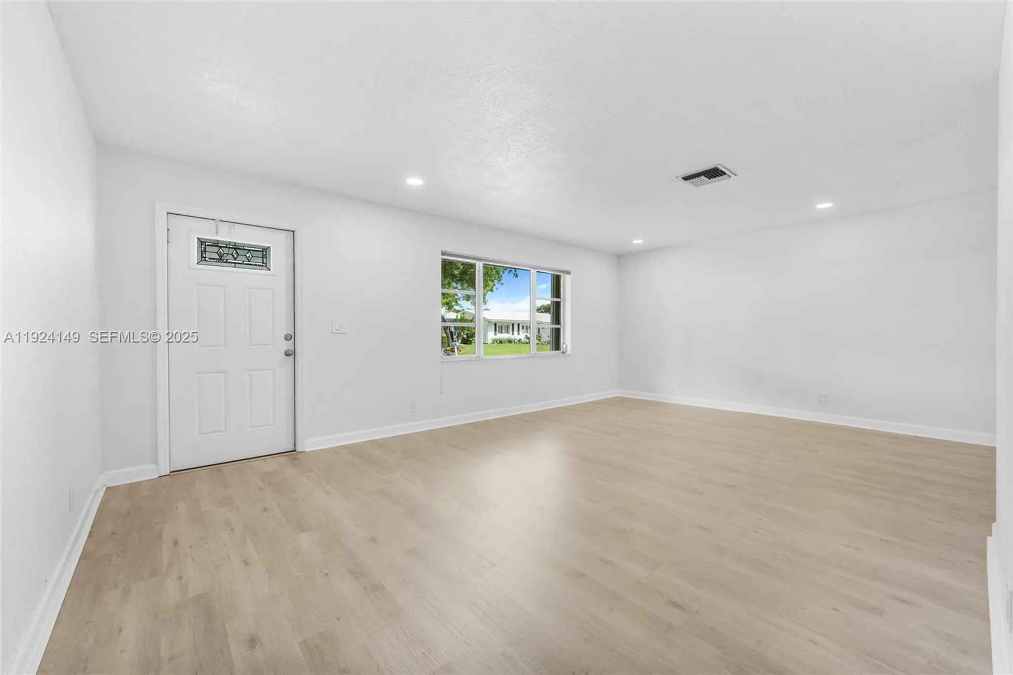 Property Slideshow image 2 of 29 | 1131 nw 90th way, Plantation, FL, 33322