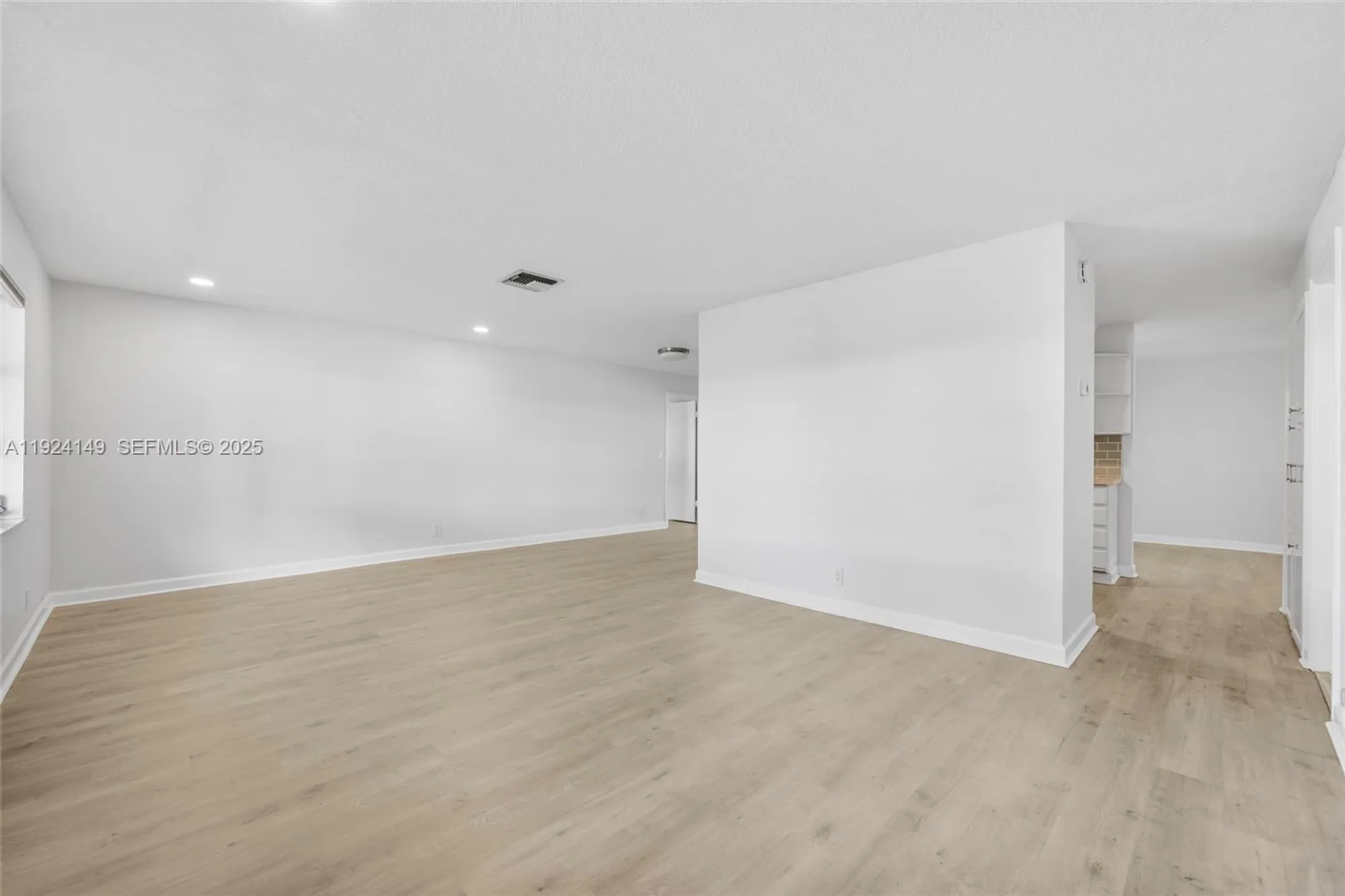 Property Slideshow image 3 of 29 | 1131 nw 90th way, Plantation, FL, 33322