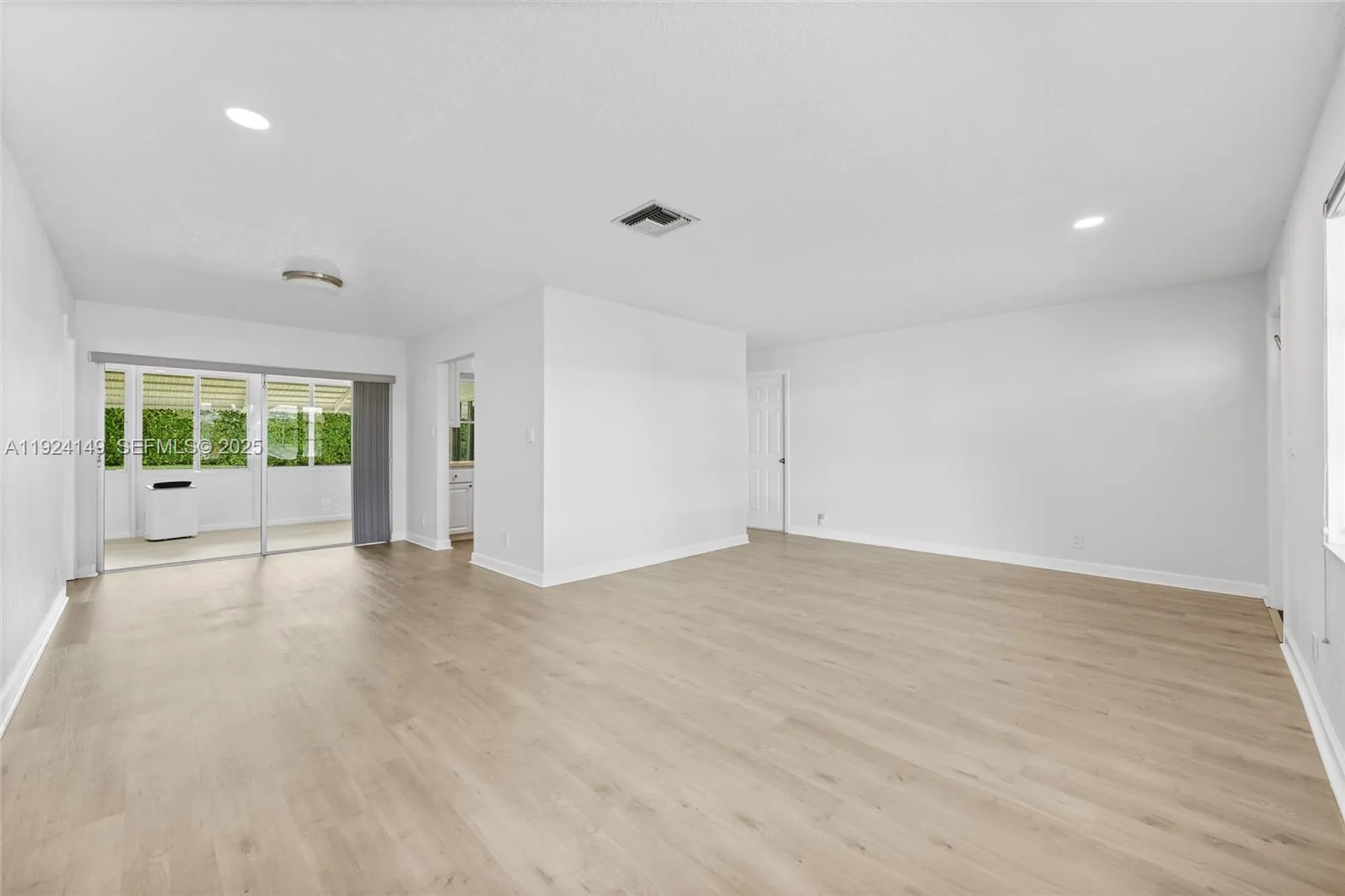 Property Slideshow image 4 of 29 | 1131 nw 90th way, Plantation, FL, 33322