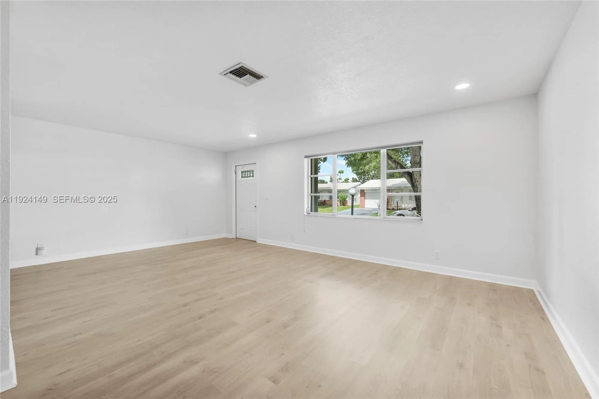 Property Slideshow image 5 of 29 | 1131 nw 90th way, Plantation, FL, 33322