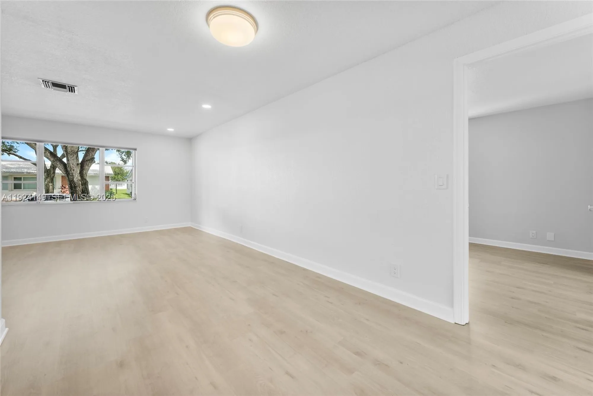 Property Slideshow image 7 of 29 | 1131 nw 90th way, Plantation, FL, 33322