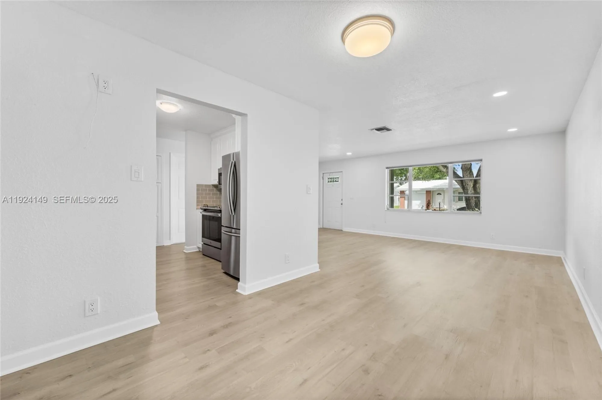 Property Slideshow image 8 of 29 | 1131 nw 90th way, Plantation, FL, 33322