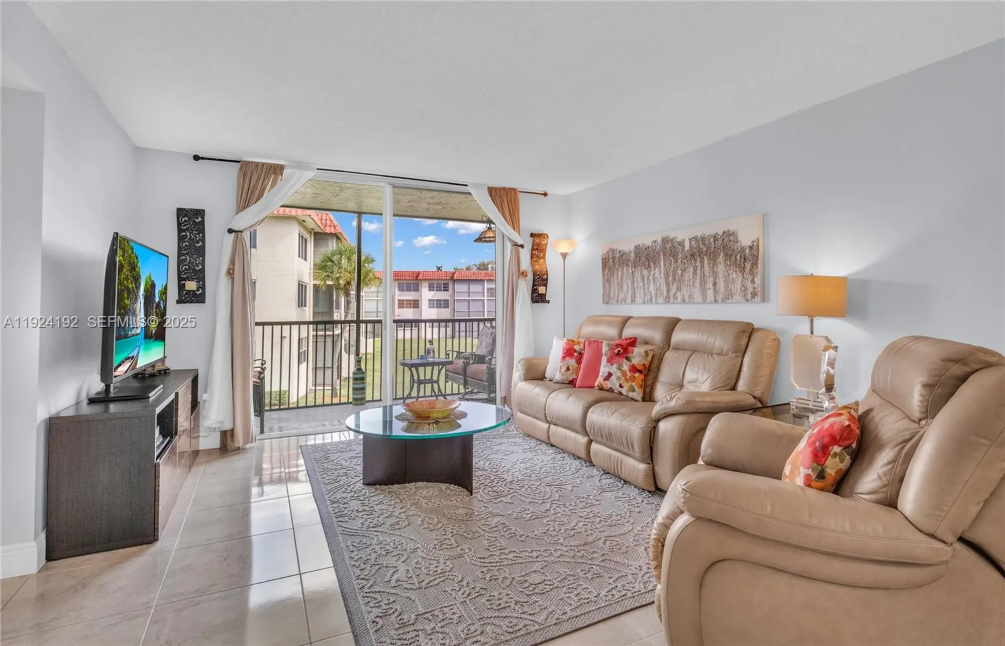 Property Slideshow image 14 of 53 | 9800 n hollybrook lake dr 210, Pembroke Pines, FL, 33025